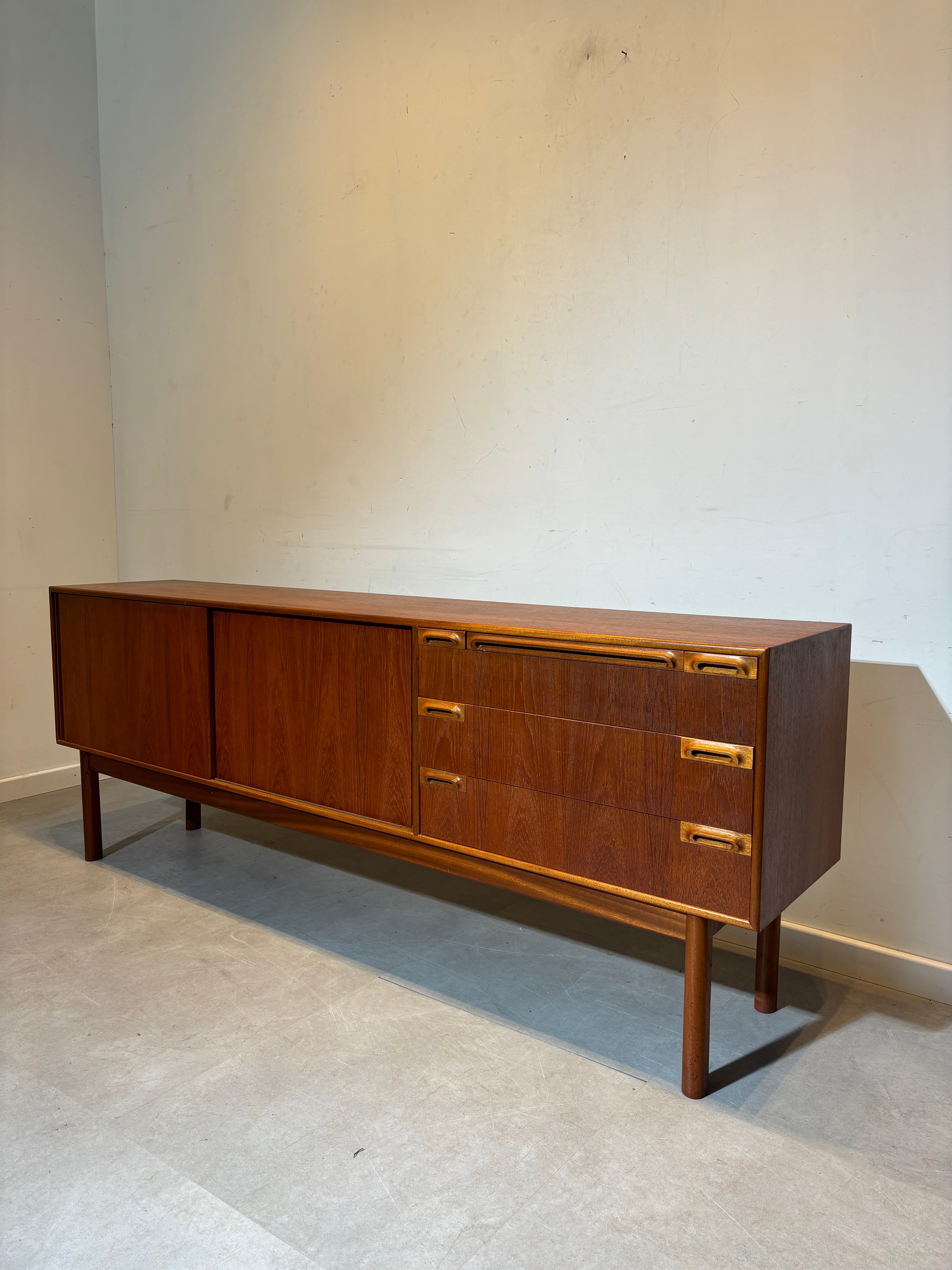 Second-hand McIntosh pieces