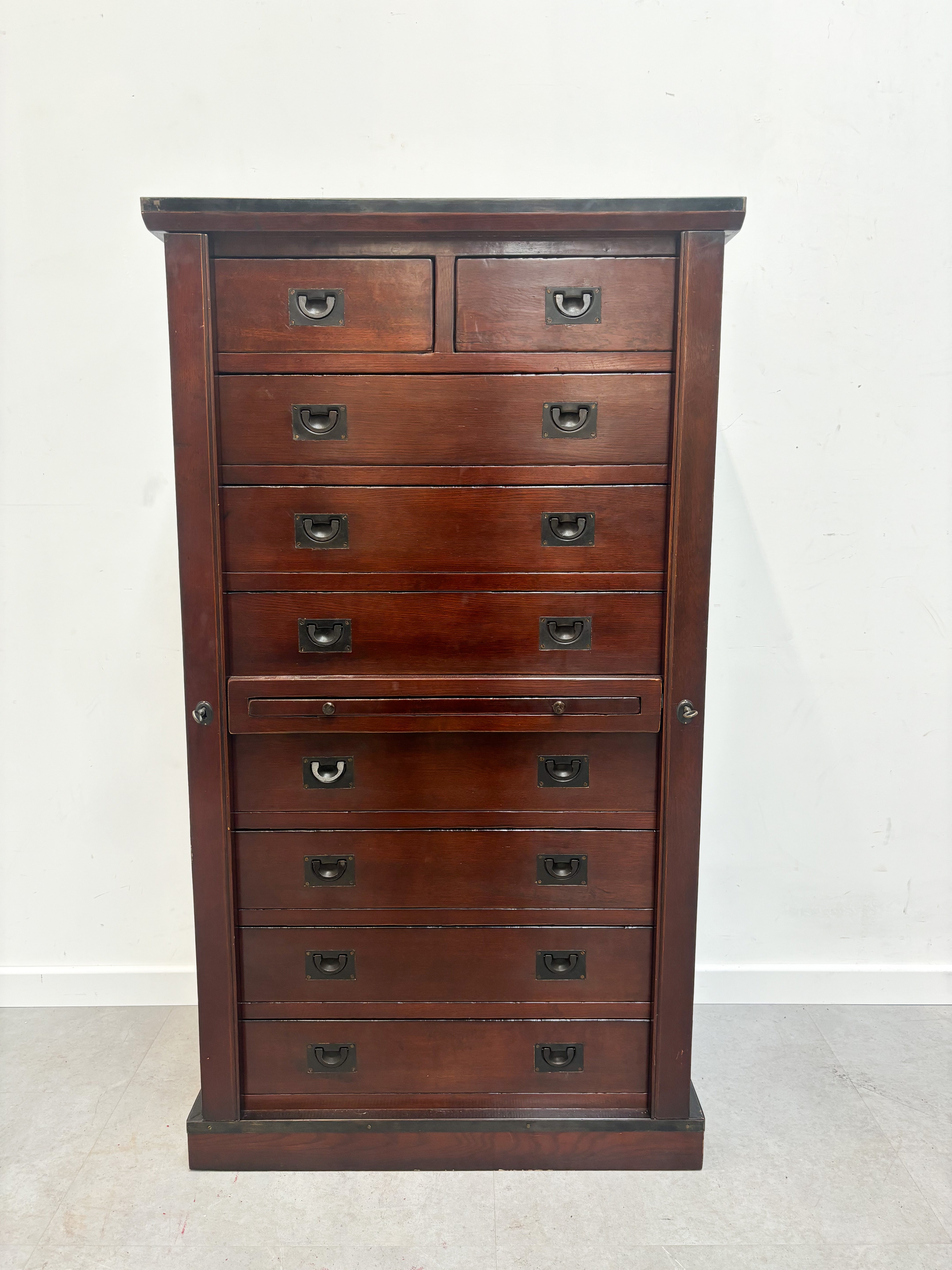 Chest of drawers mahogony