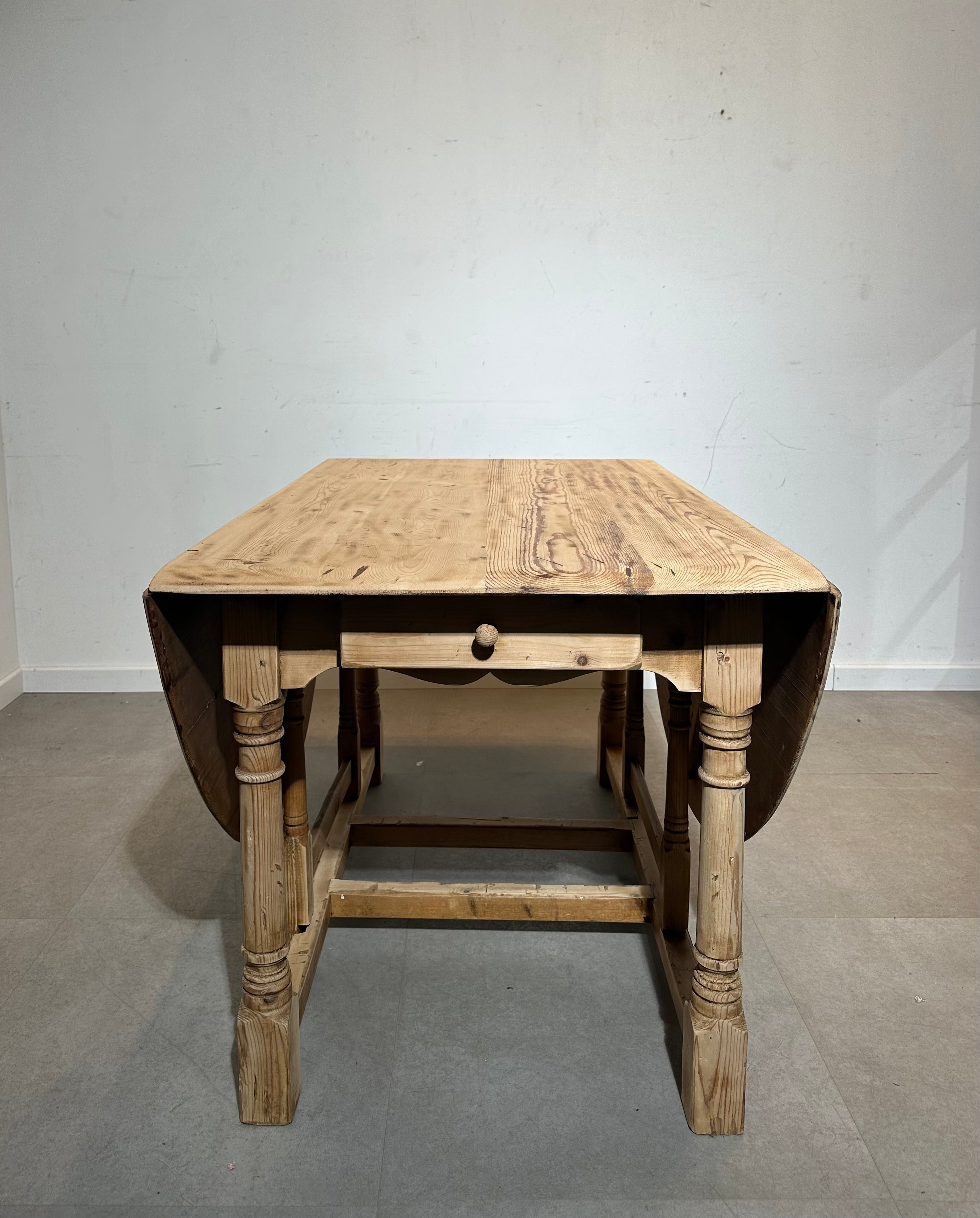 Pine Drop- Leaf Dinning Table