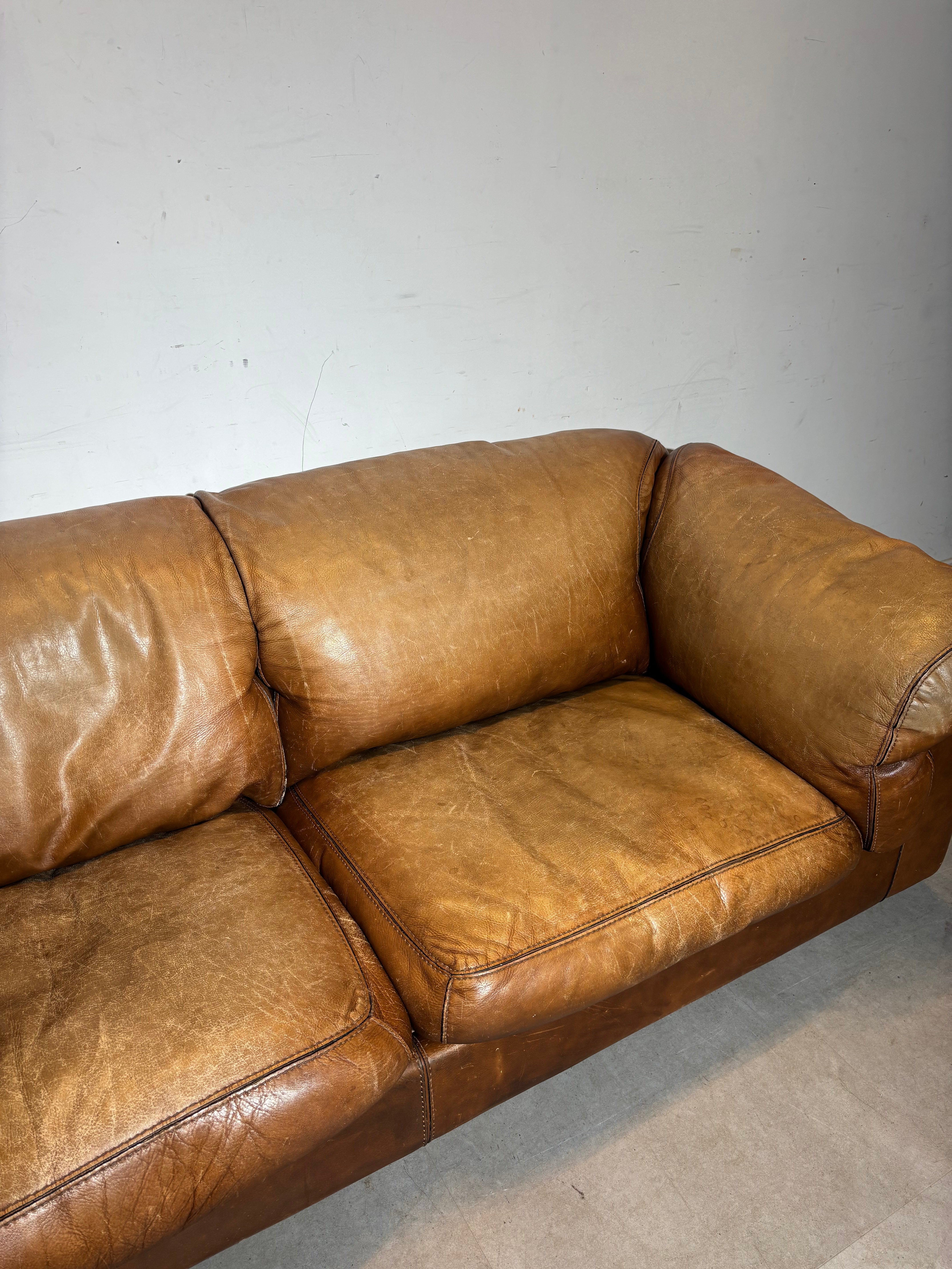 Vintage designbank van cognackleurig leer