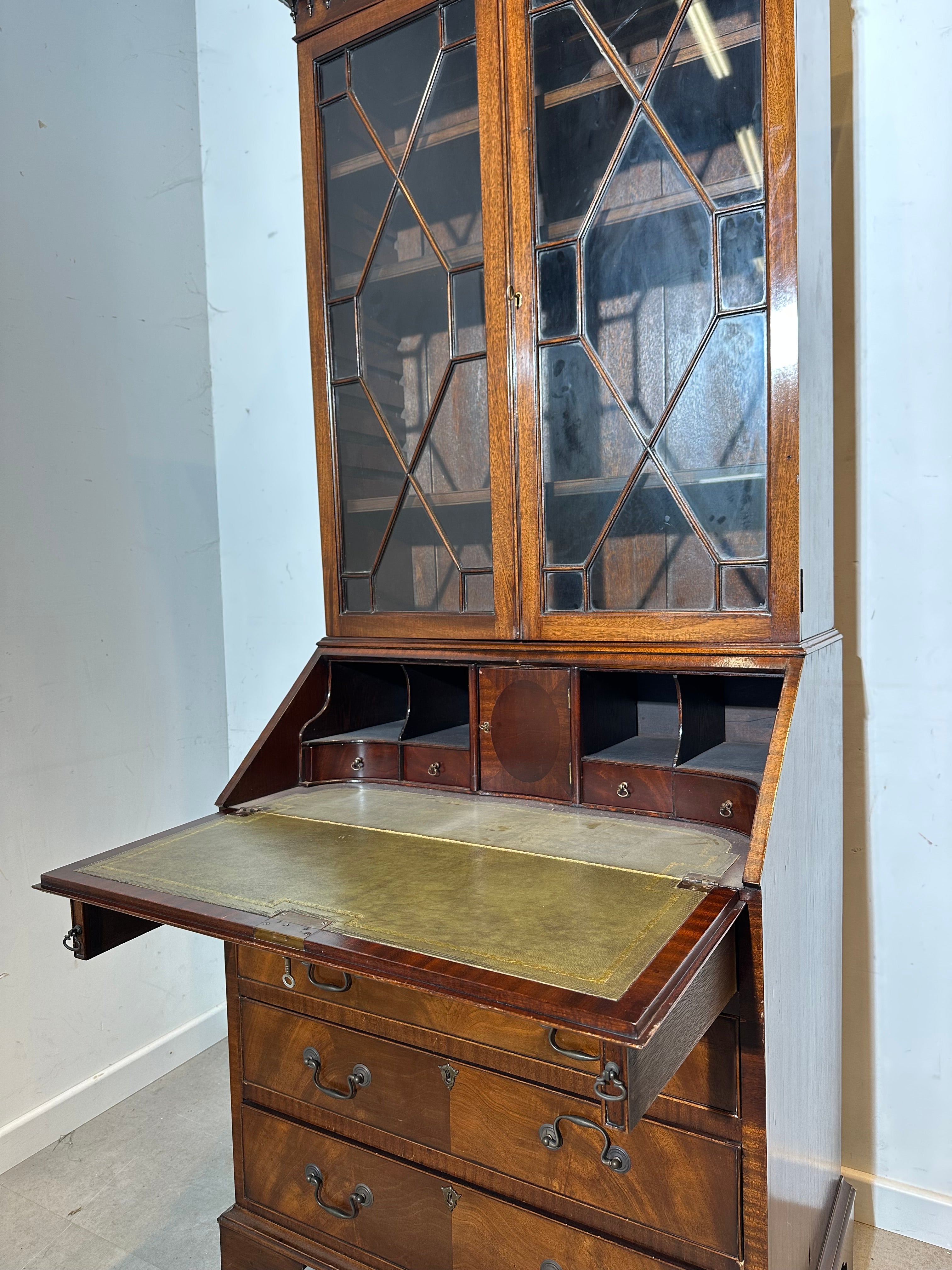 Antieke mahoniehouten secretaire met boekenkast