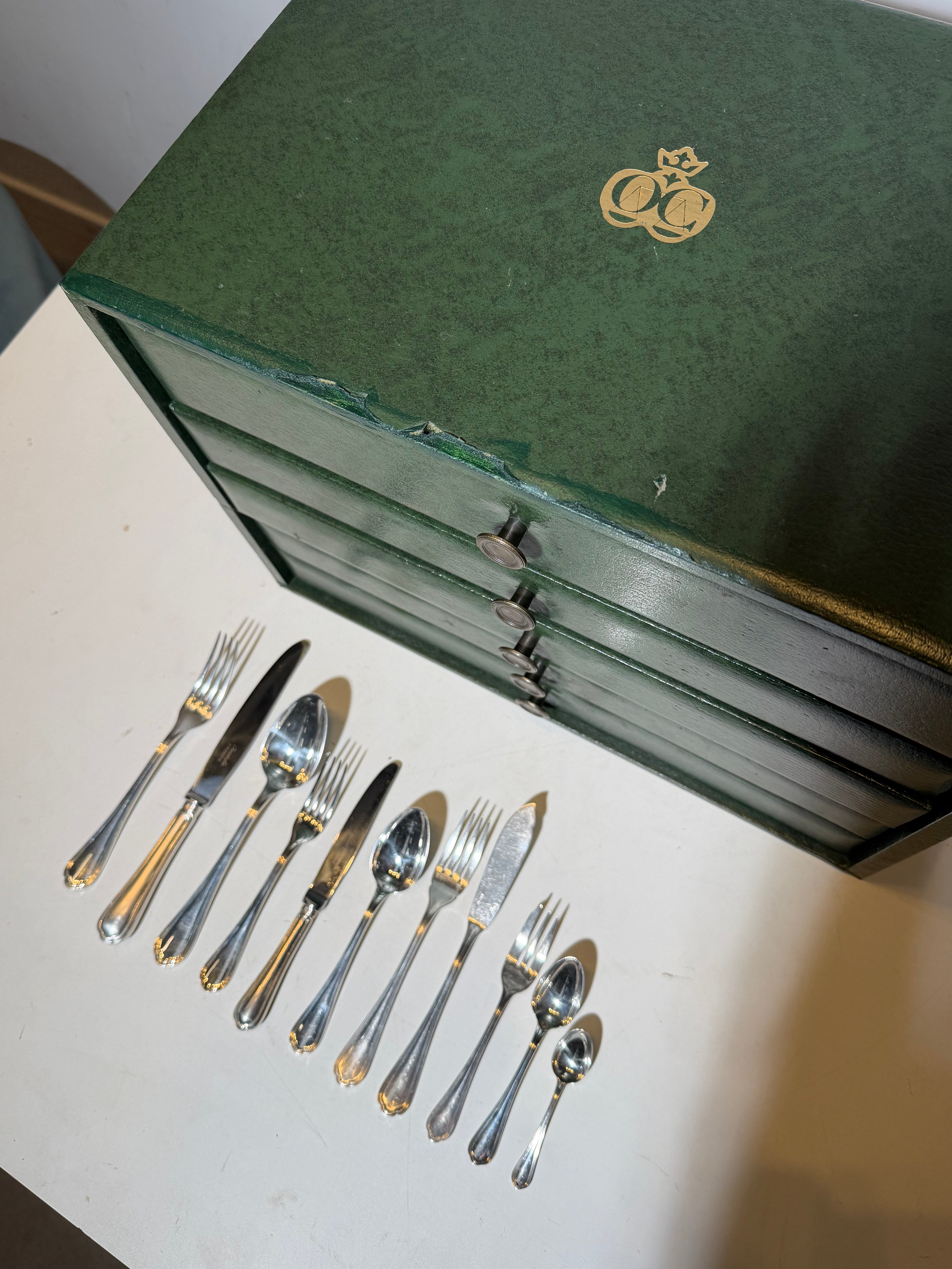 Christofle “Spatours” verzilverd bestekset – 144 stuks
 met originele anti-oxidatie opbergkist