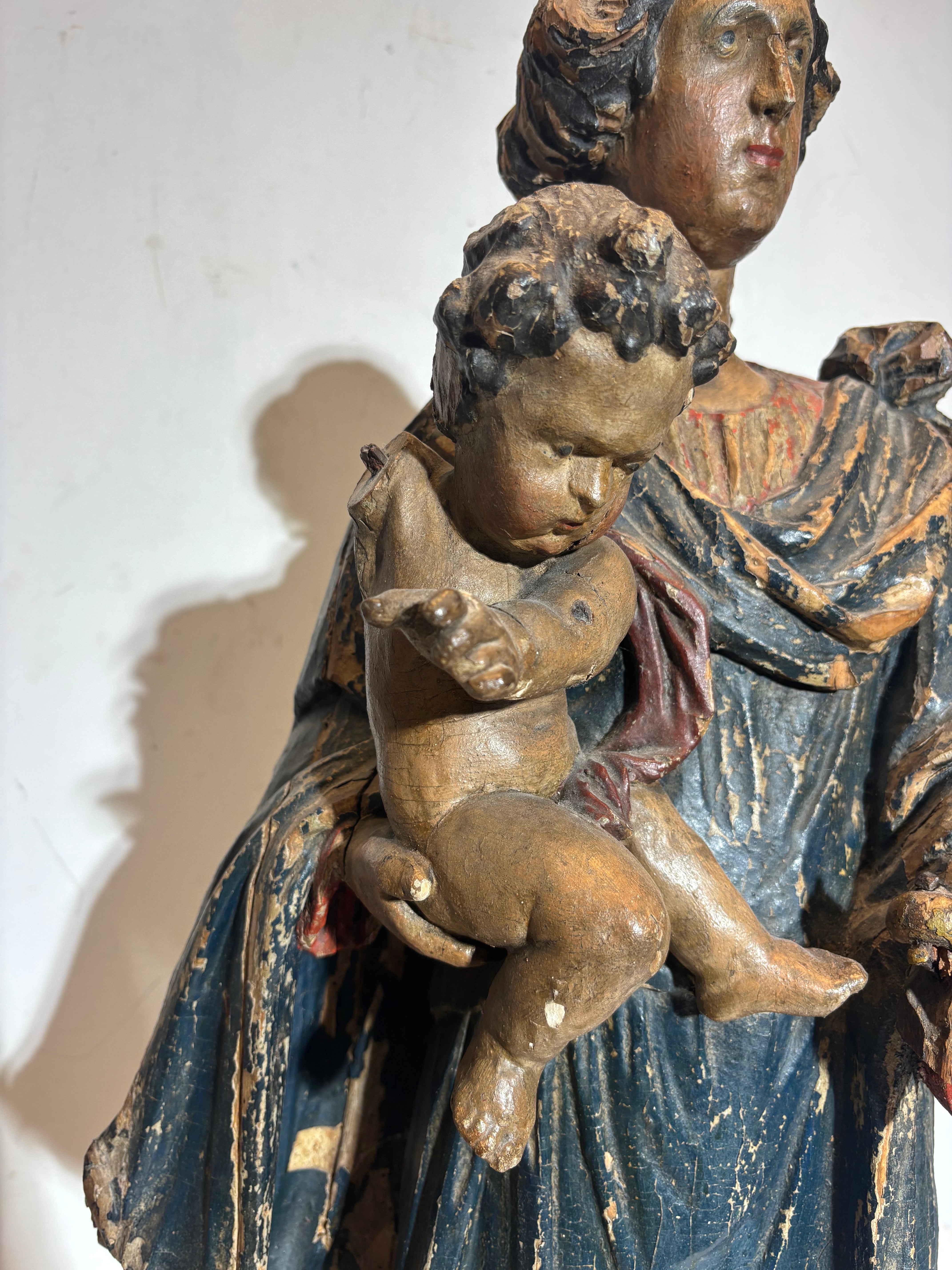 18e-eeuwse polychrome eikenhouten Madonna met Kind