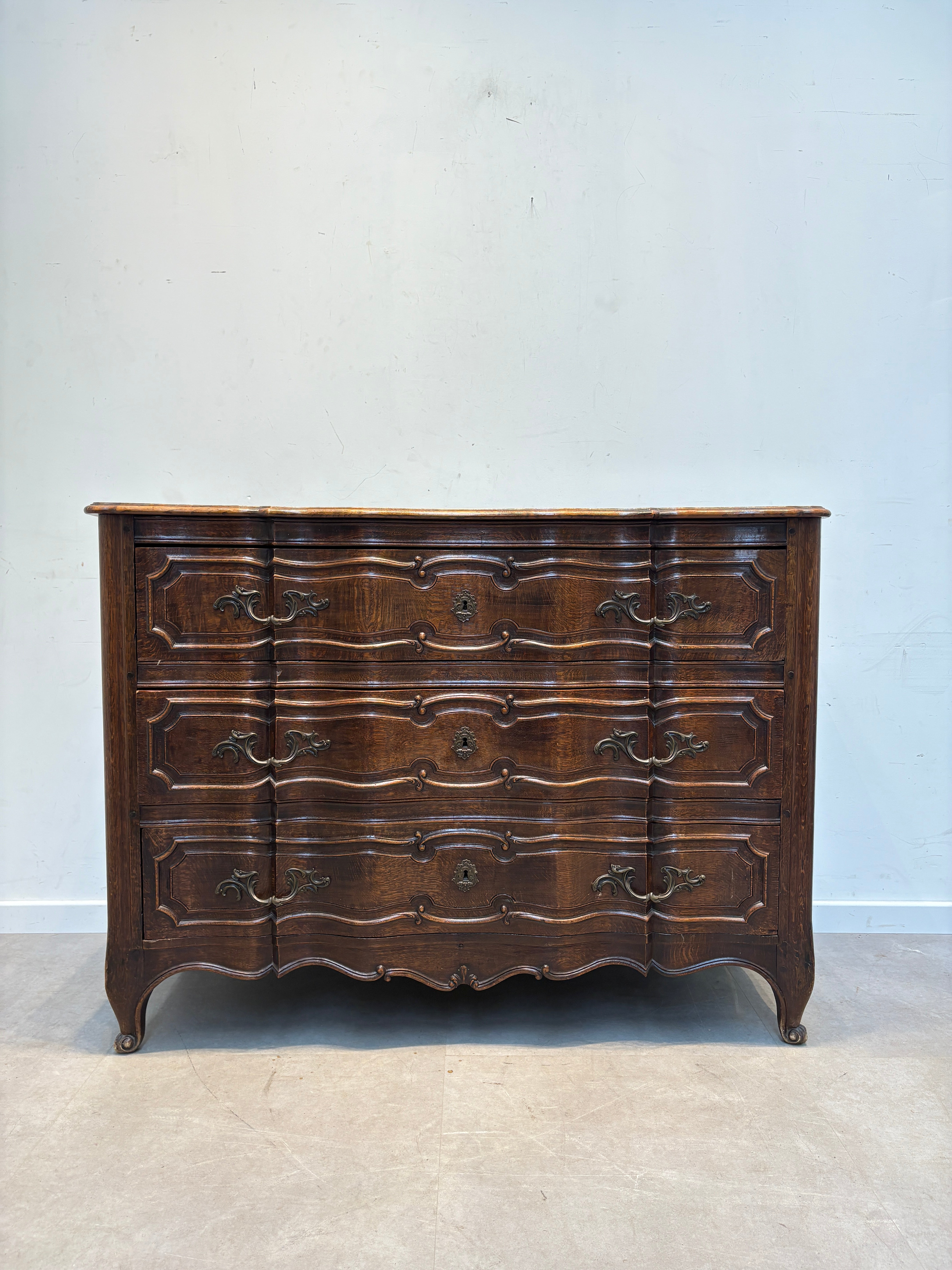 Commode ancienne à 3 tiroirs