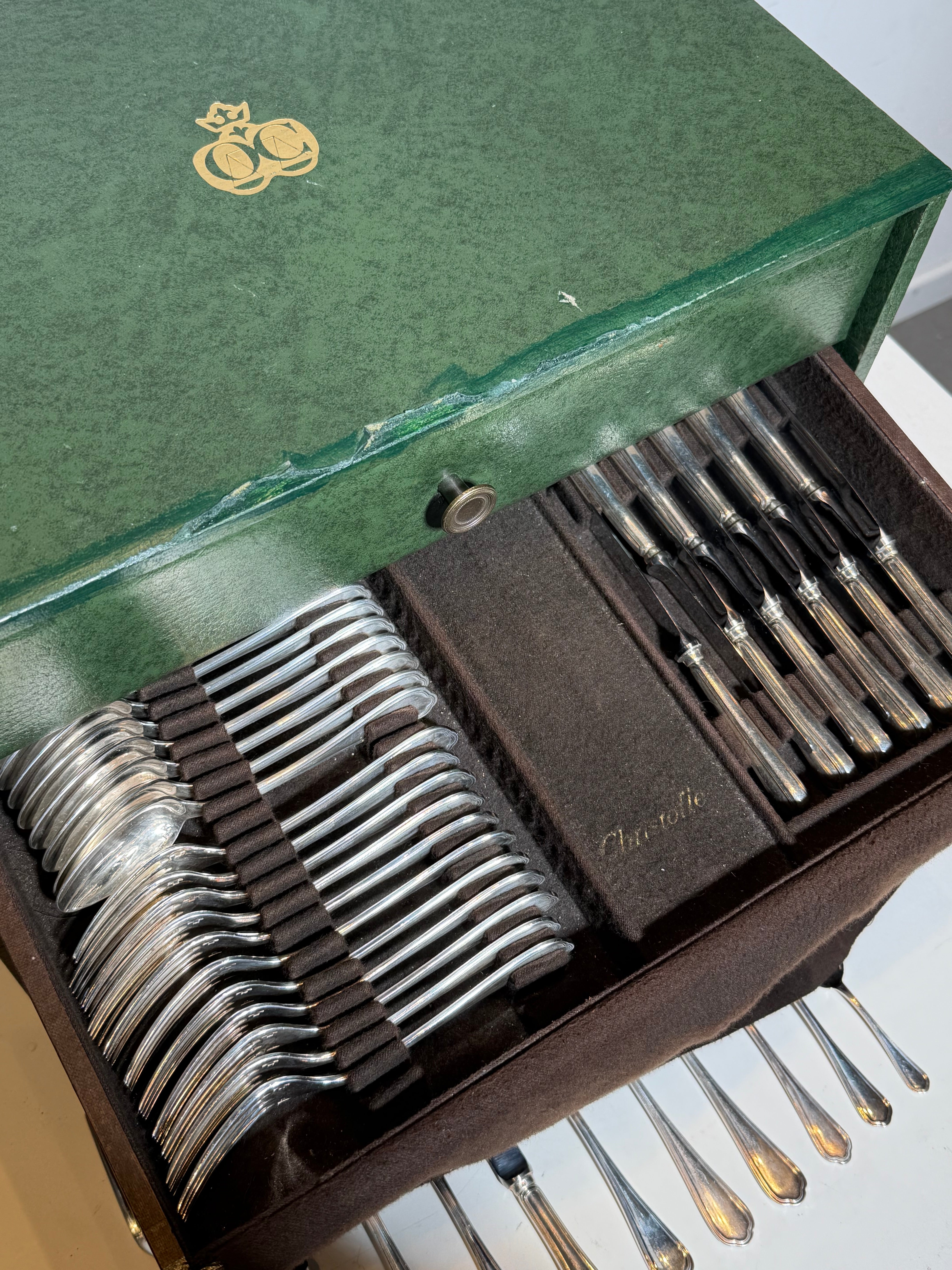 Christofle “Spatours” verzilverd bestekset – 144 stuks
 met originele anti-oxidatie opbergkist