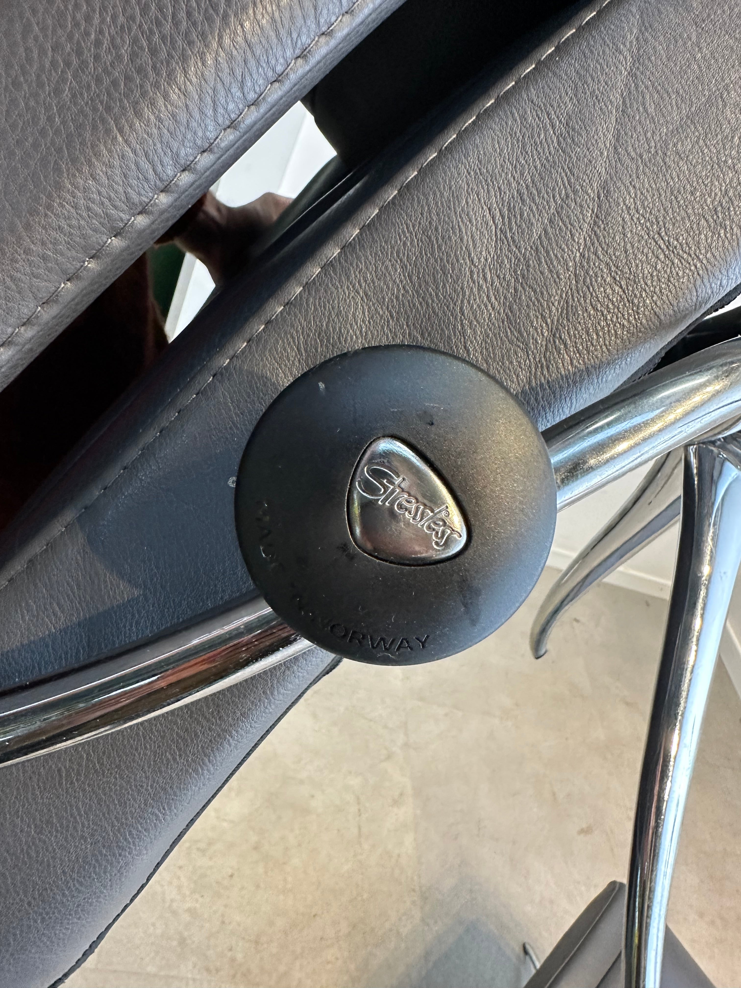 Stressless City reclining lounge chair with ottoman