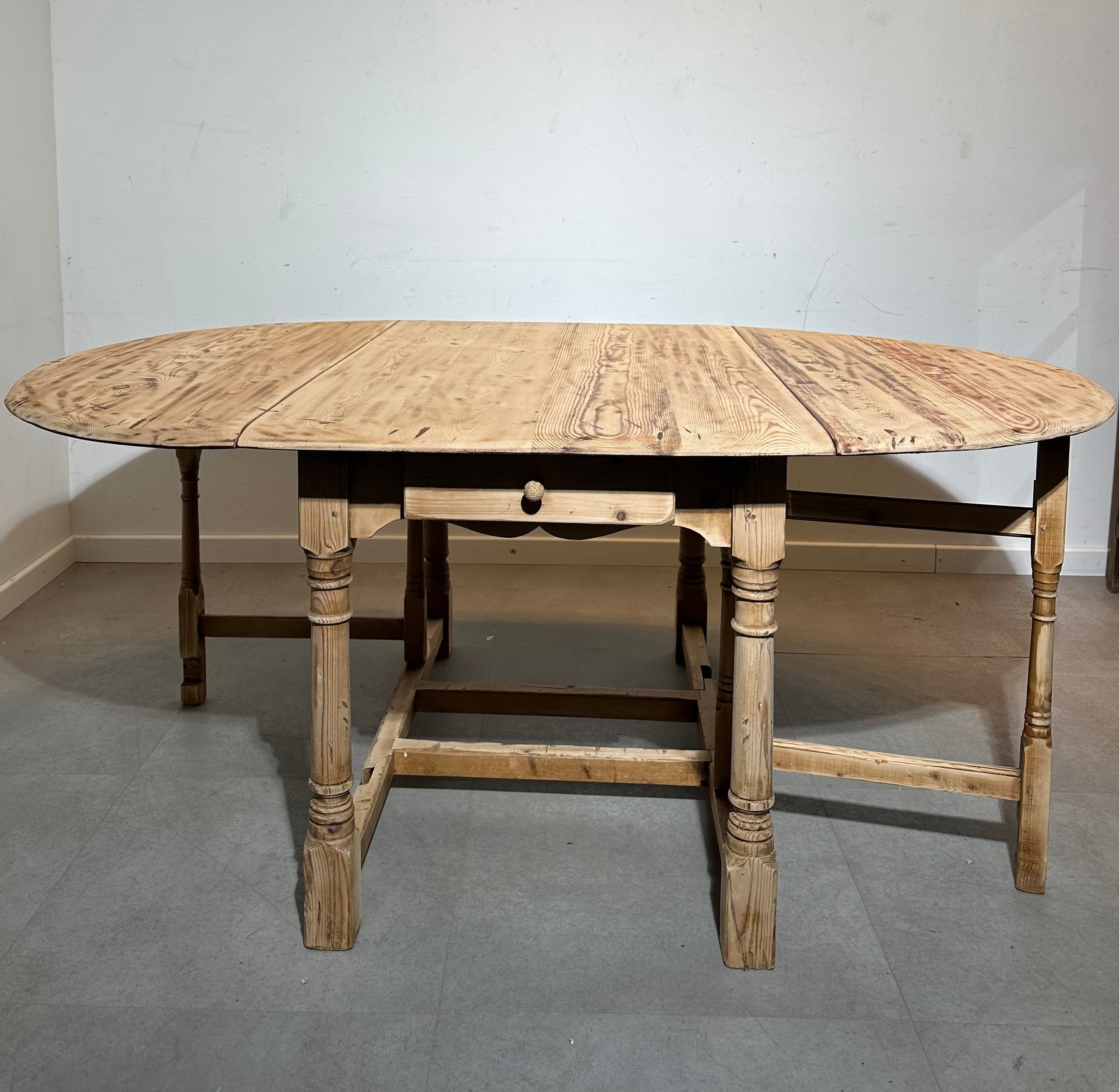 Pine Drop- Leaf Dinning Table