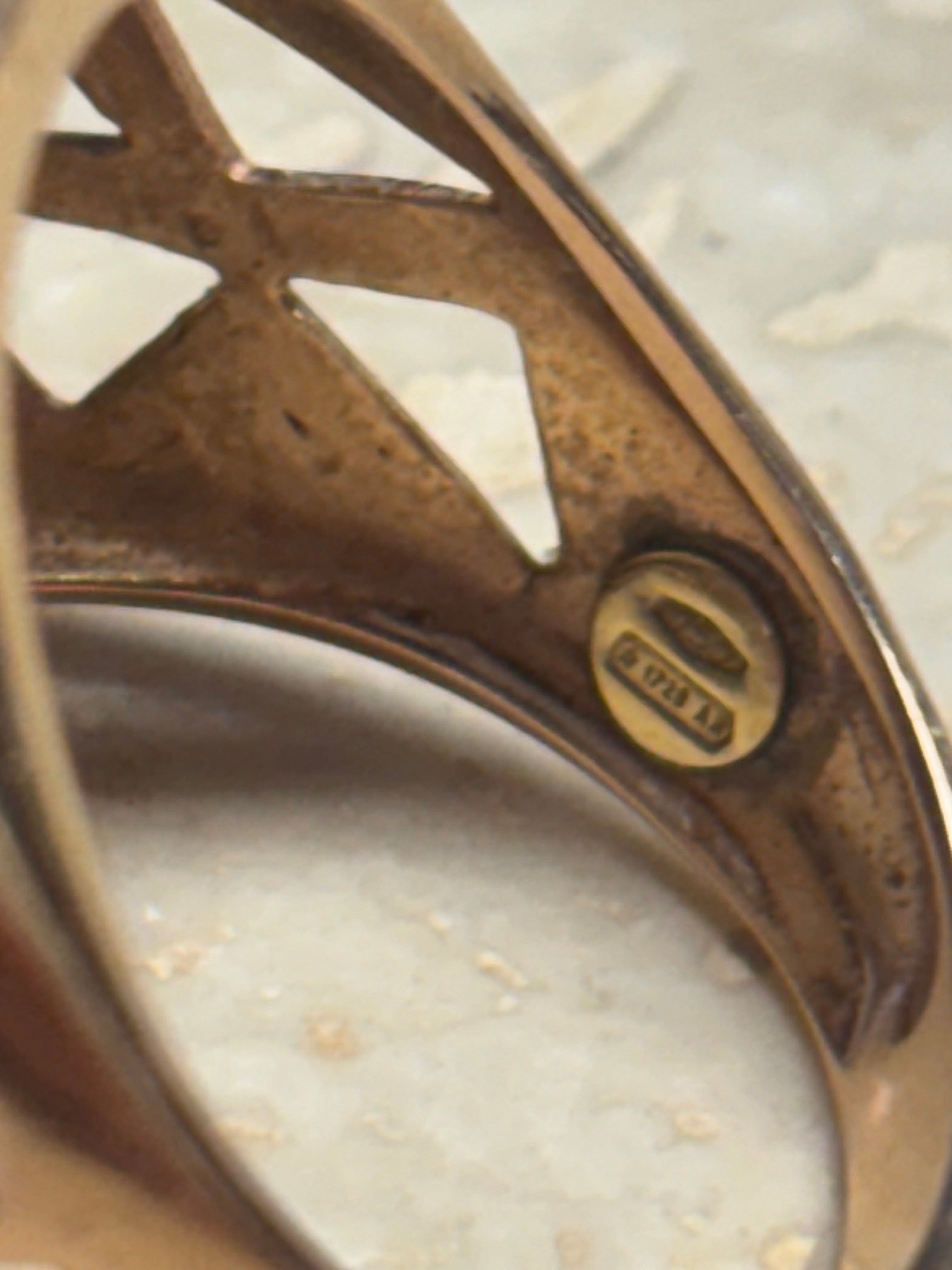 Ring- en oorbellenset van 18 karaats goud met witte saffier – inclusief certificaat