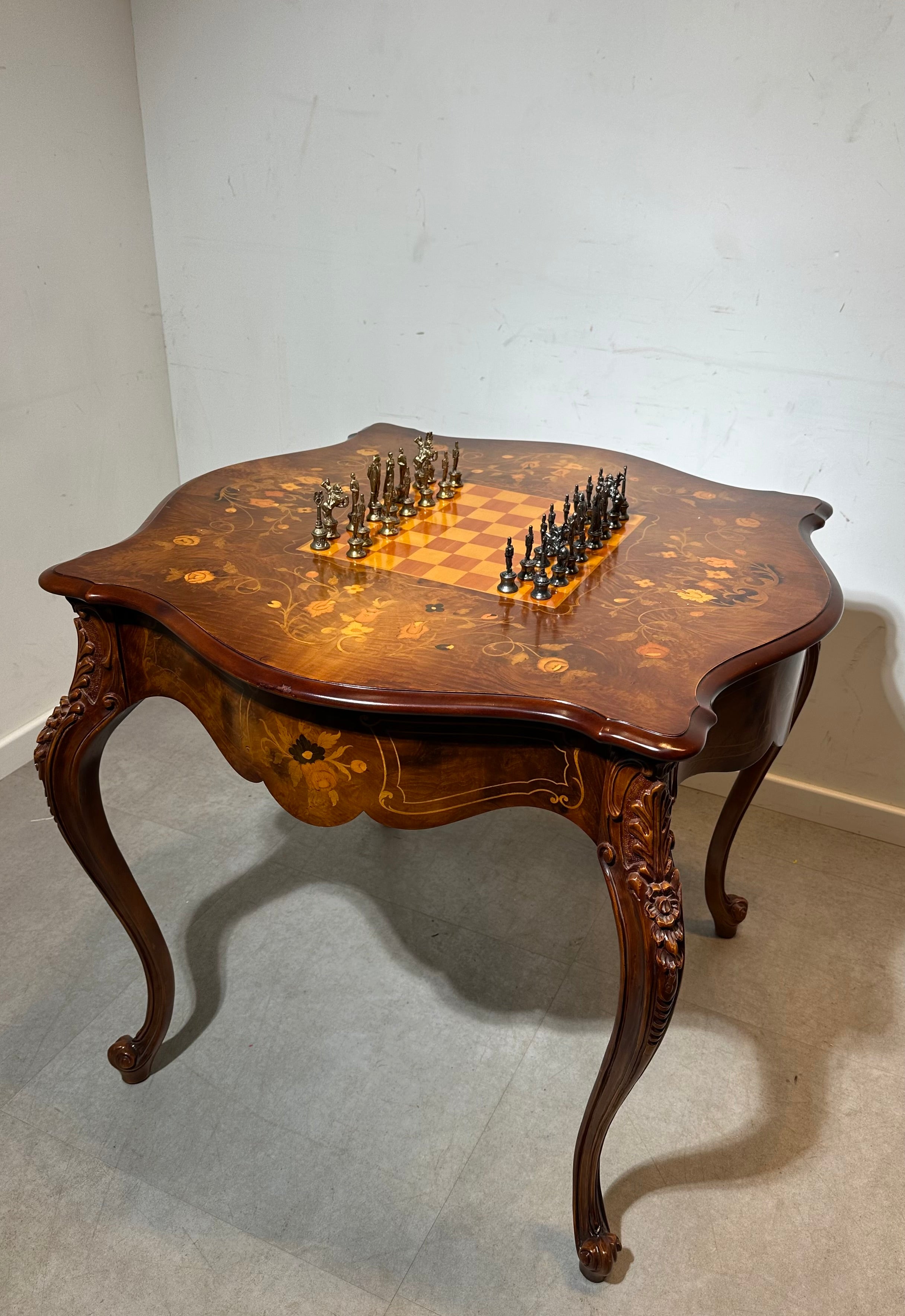 Antieke koperen schaaktafel met marqueterie