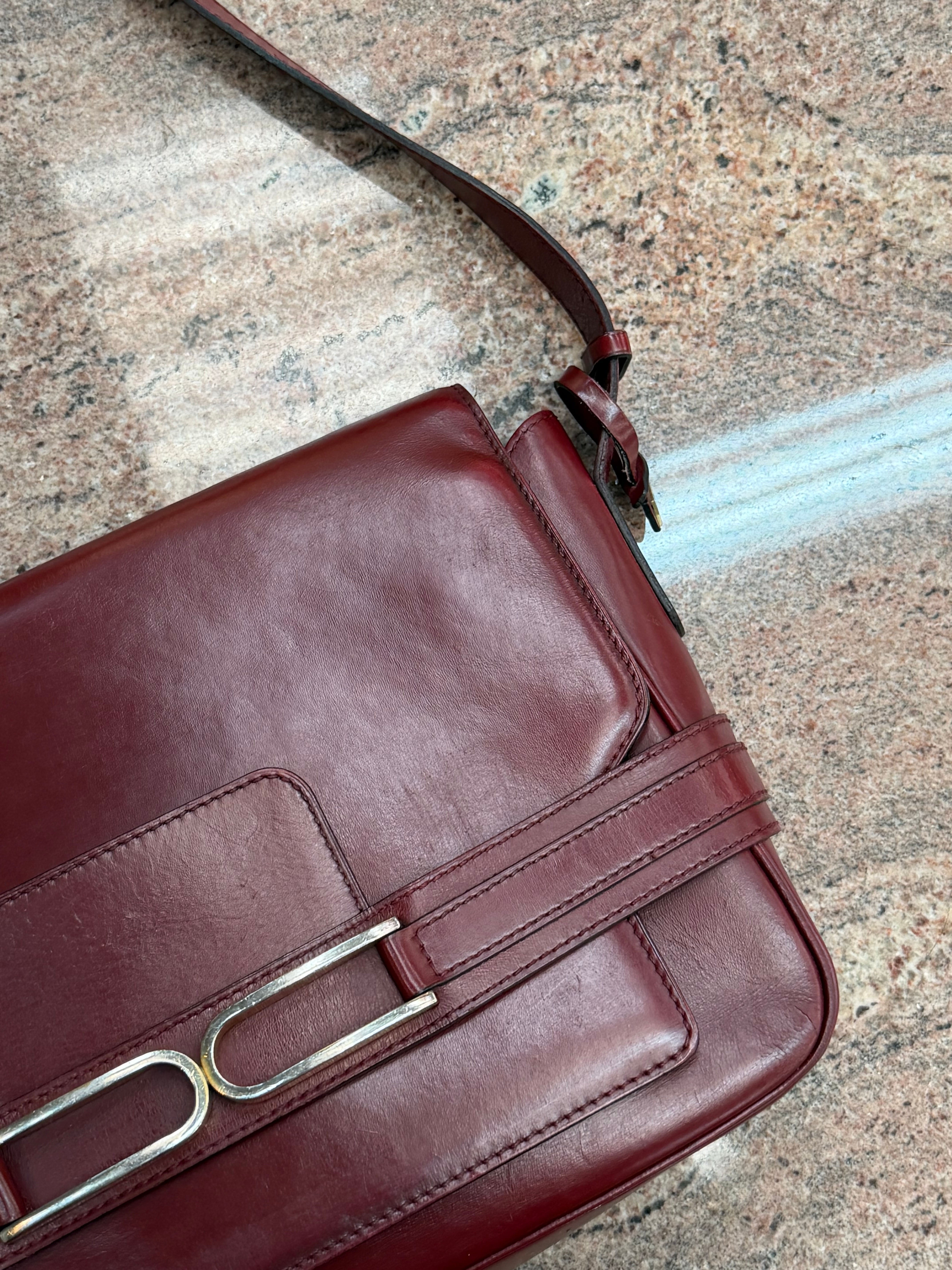 Delvaux Vintage Bourgogne Crossbody Bag – Leather – With Mirror – 27 x 20 cm