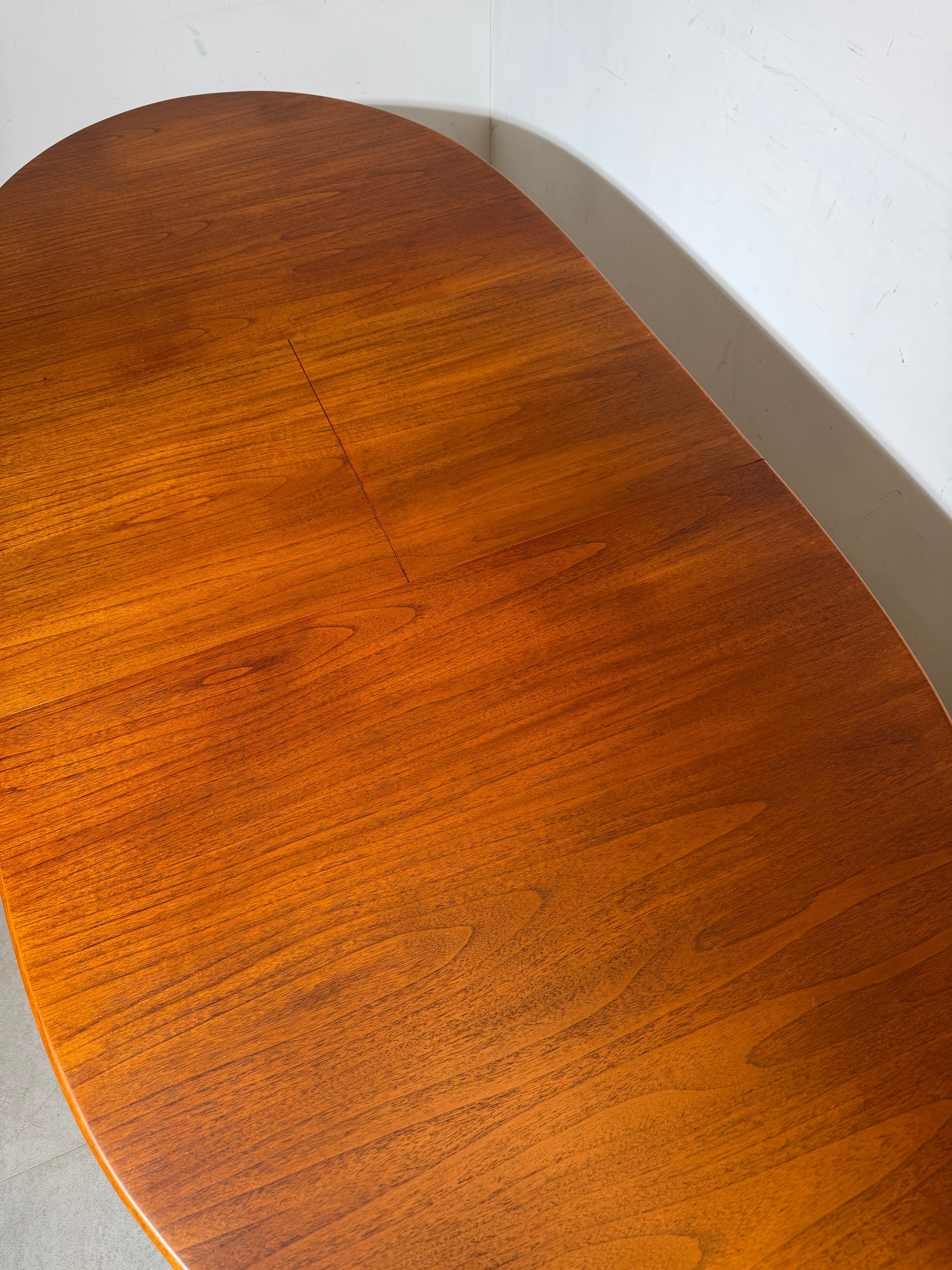 Vintage ovale uitschuifbare teakhouten eettafel – Mid-Century Modern