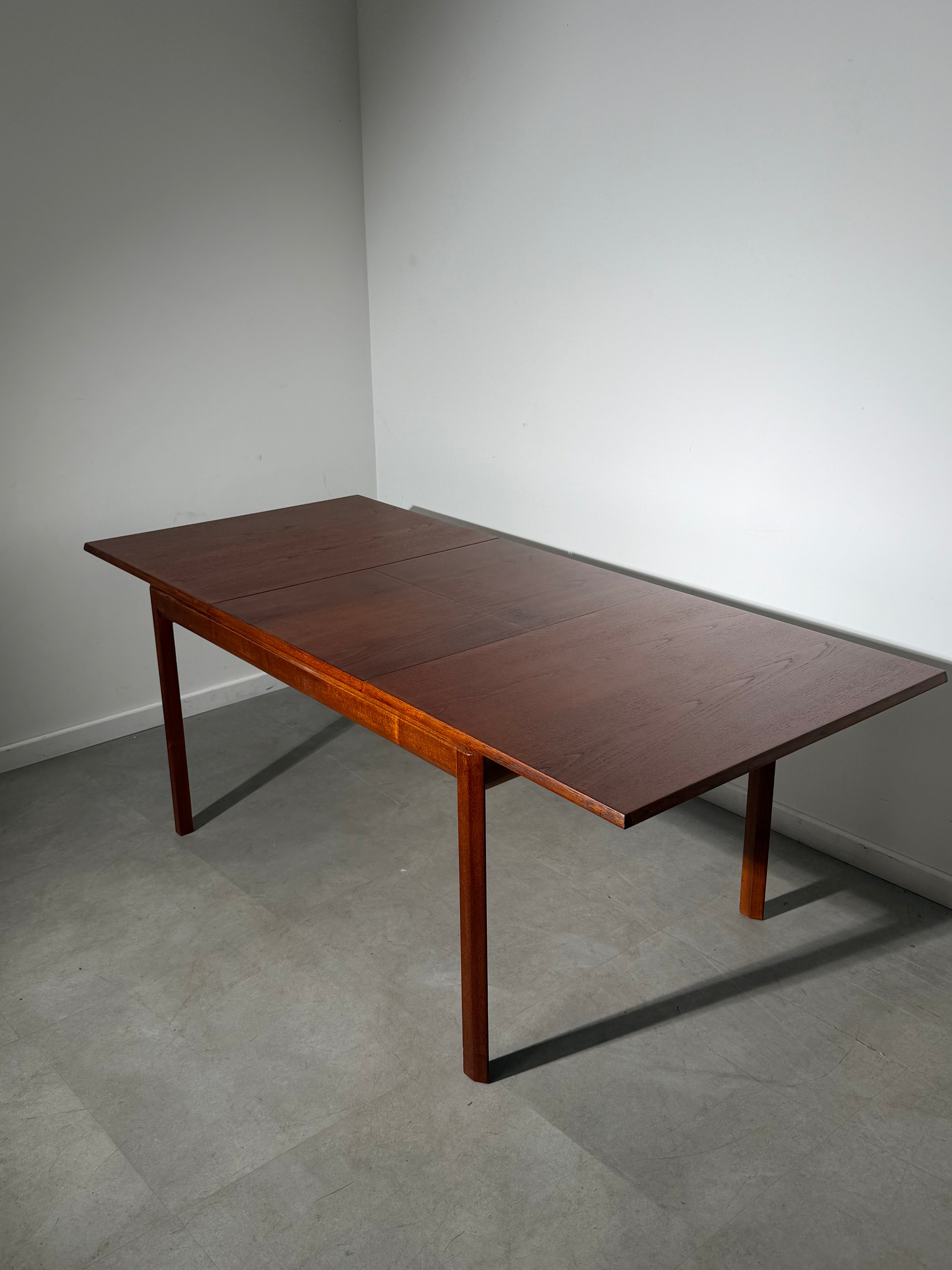 White & Newton Extendable Teak Dining Table – British Mid-Century Modern, 1960s