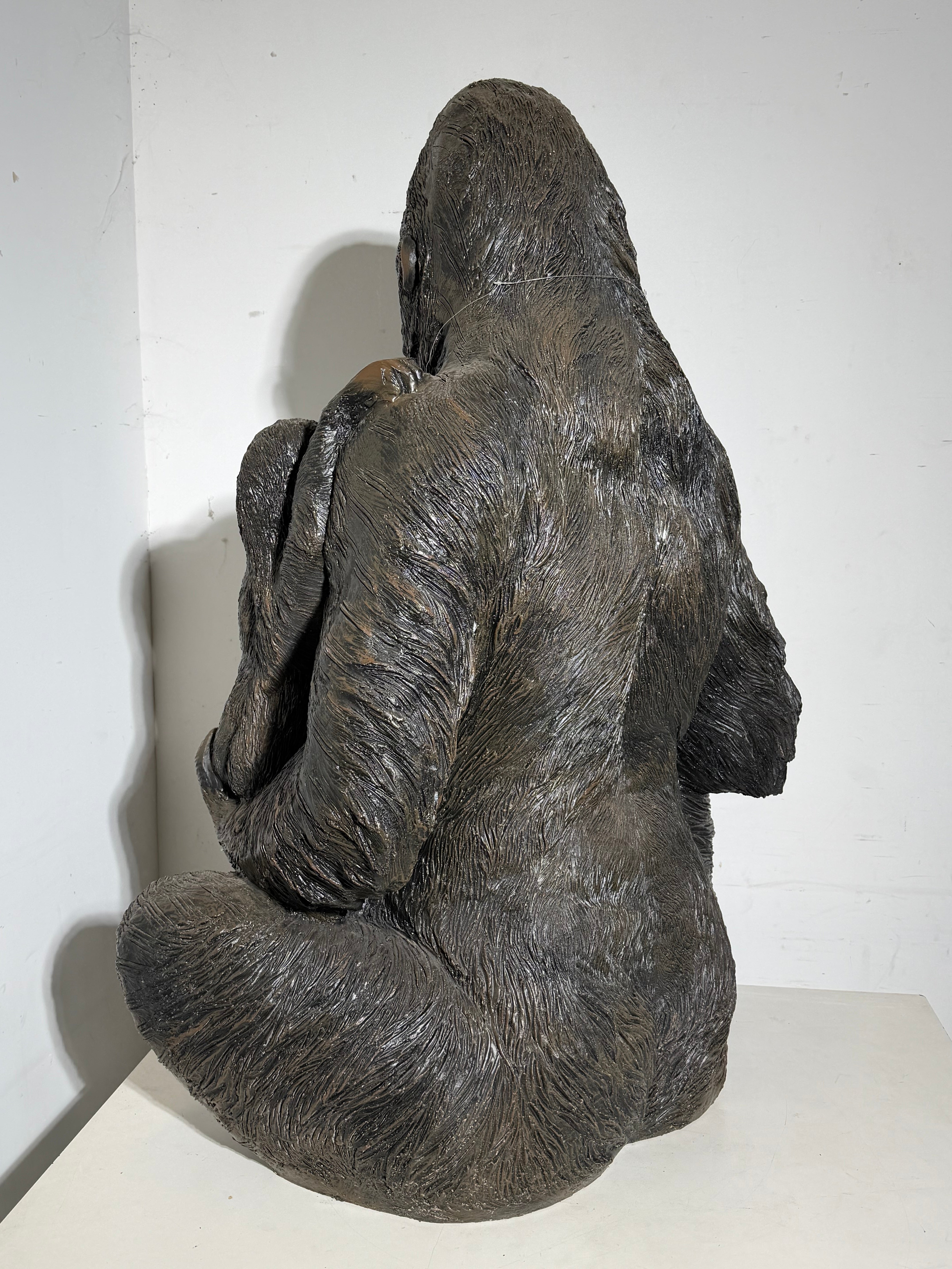 Gorilla Sculpture with Baby – Large Decorative Animal Statue – 120 × 90 cm