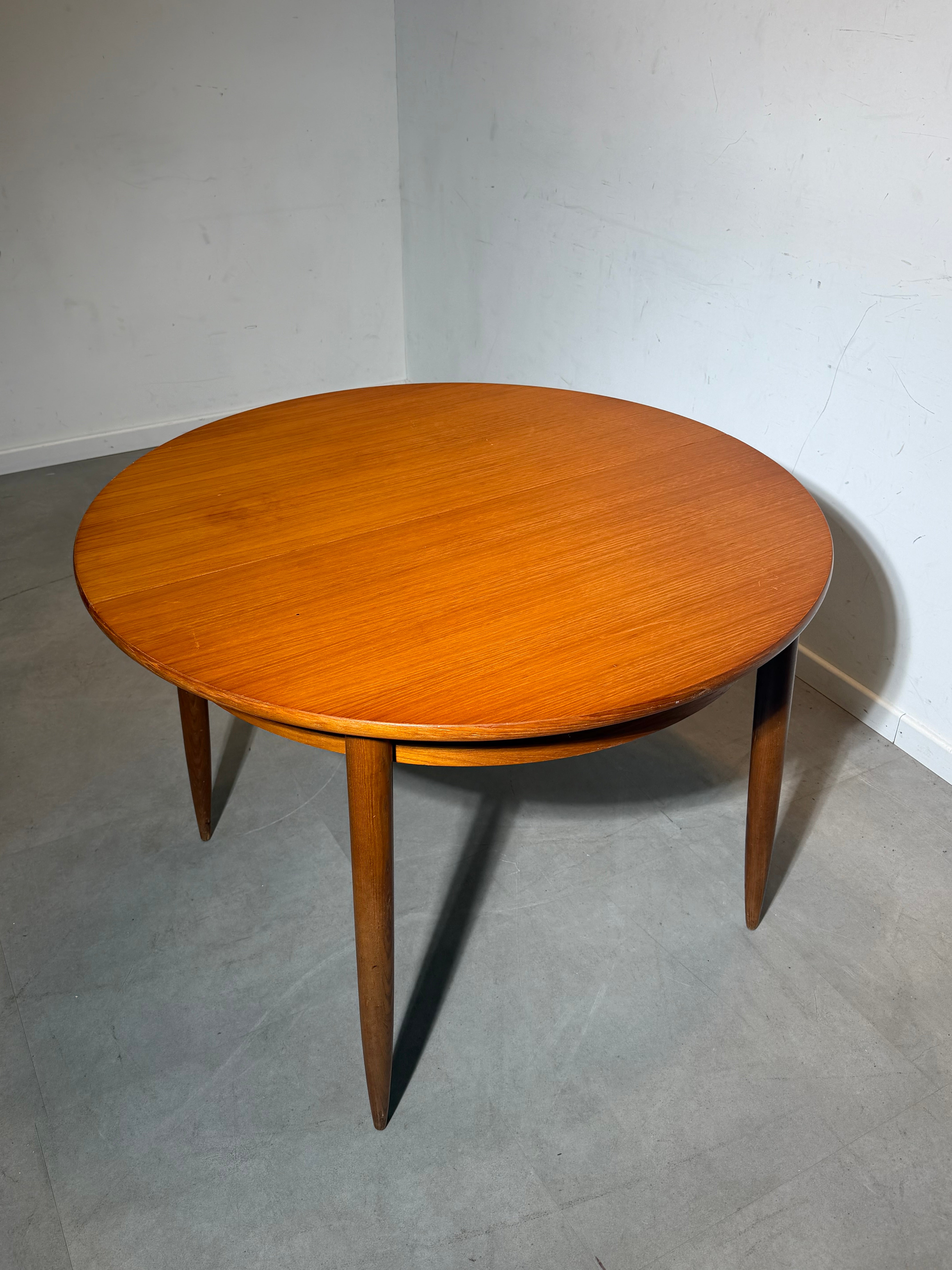 Vintage Teak Extendable Dining Table Ø110 / 155 cm | Mid Century Round Oval Dining Table