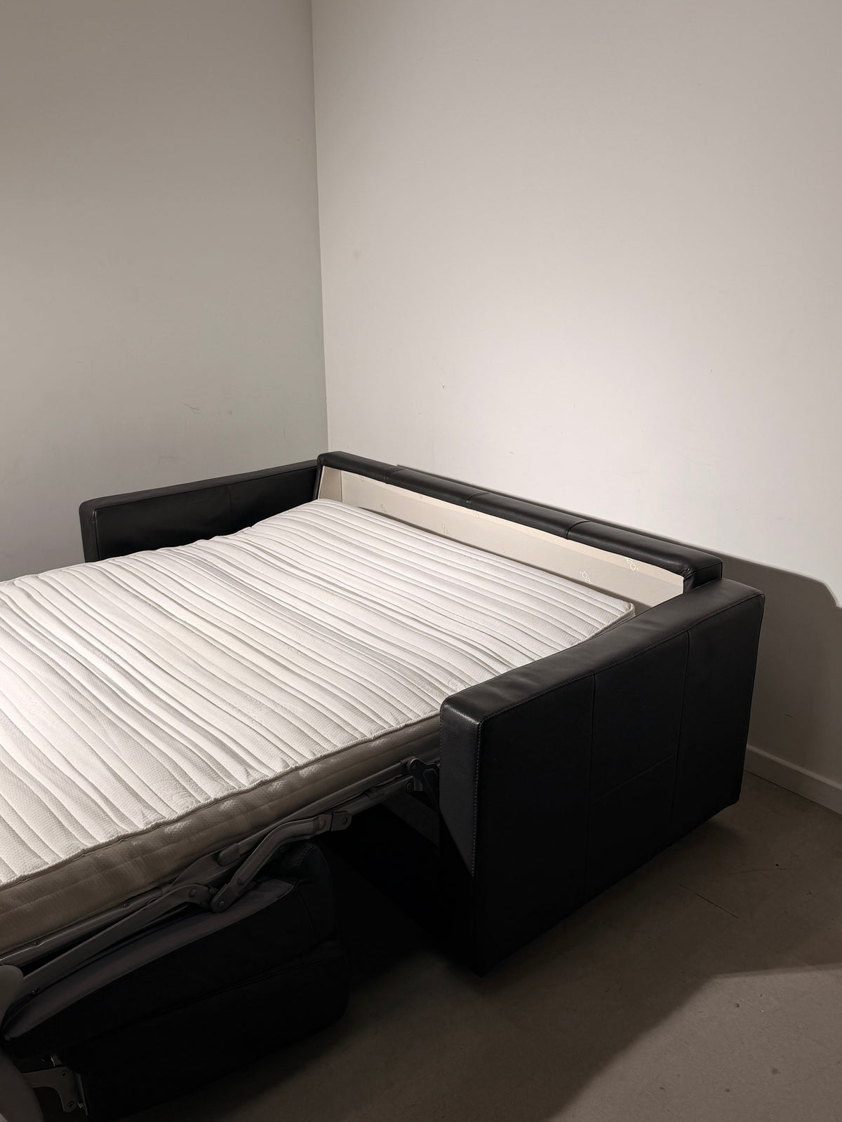 Black Leather 2-Seater Sofa Bed by Linea B