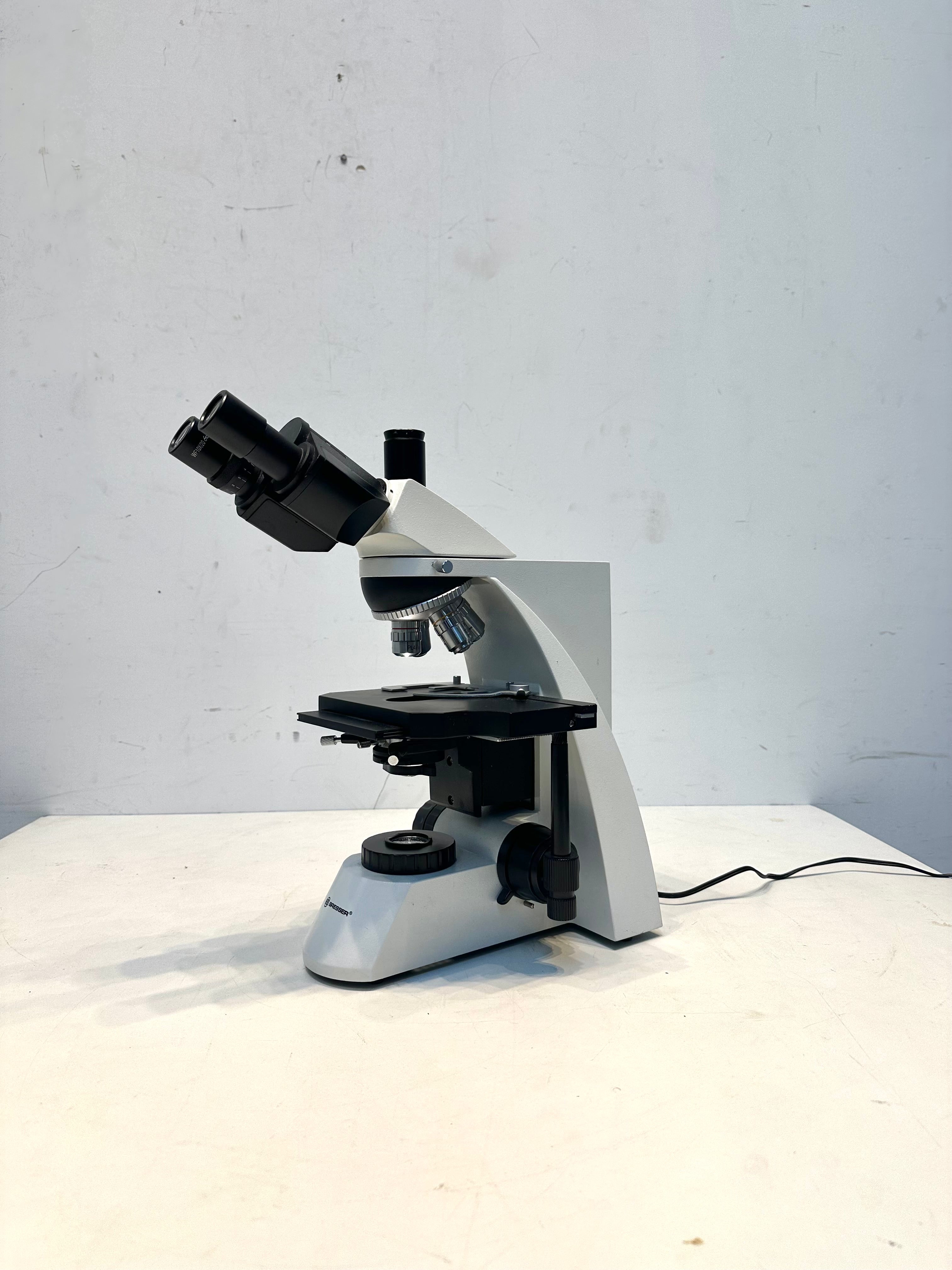 Microscope binoculaire de laboratoire Bresser