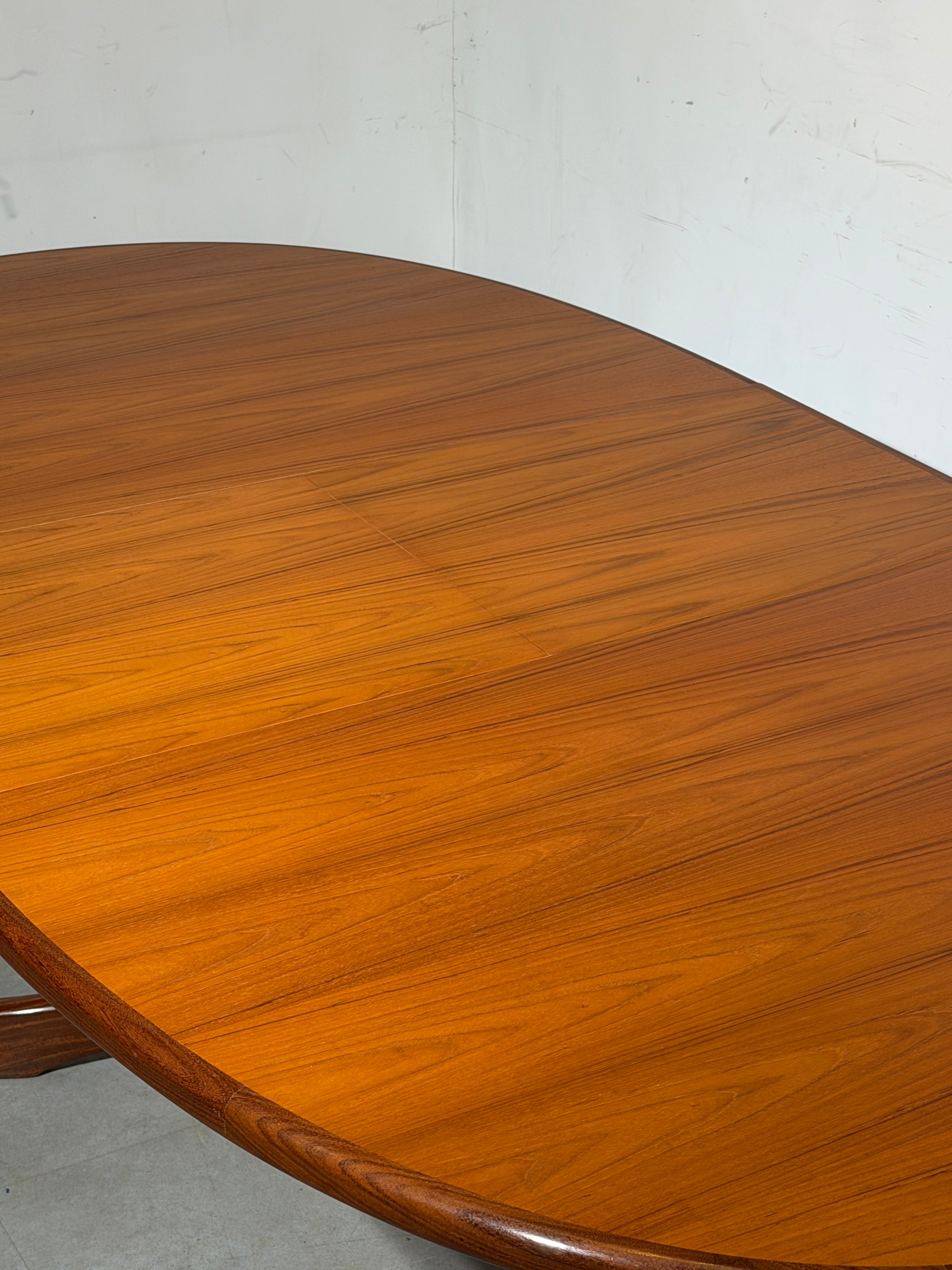 G-Plan “Whale Tail” Extendable Dining Table – Teak (1960s)
