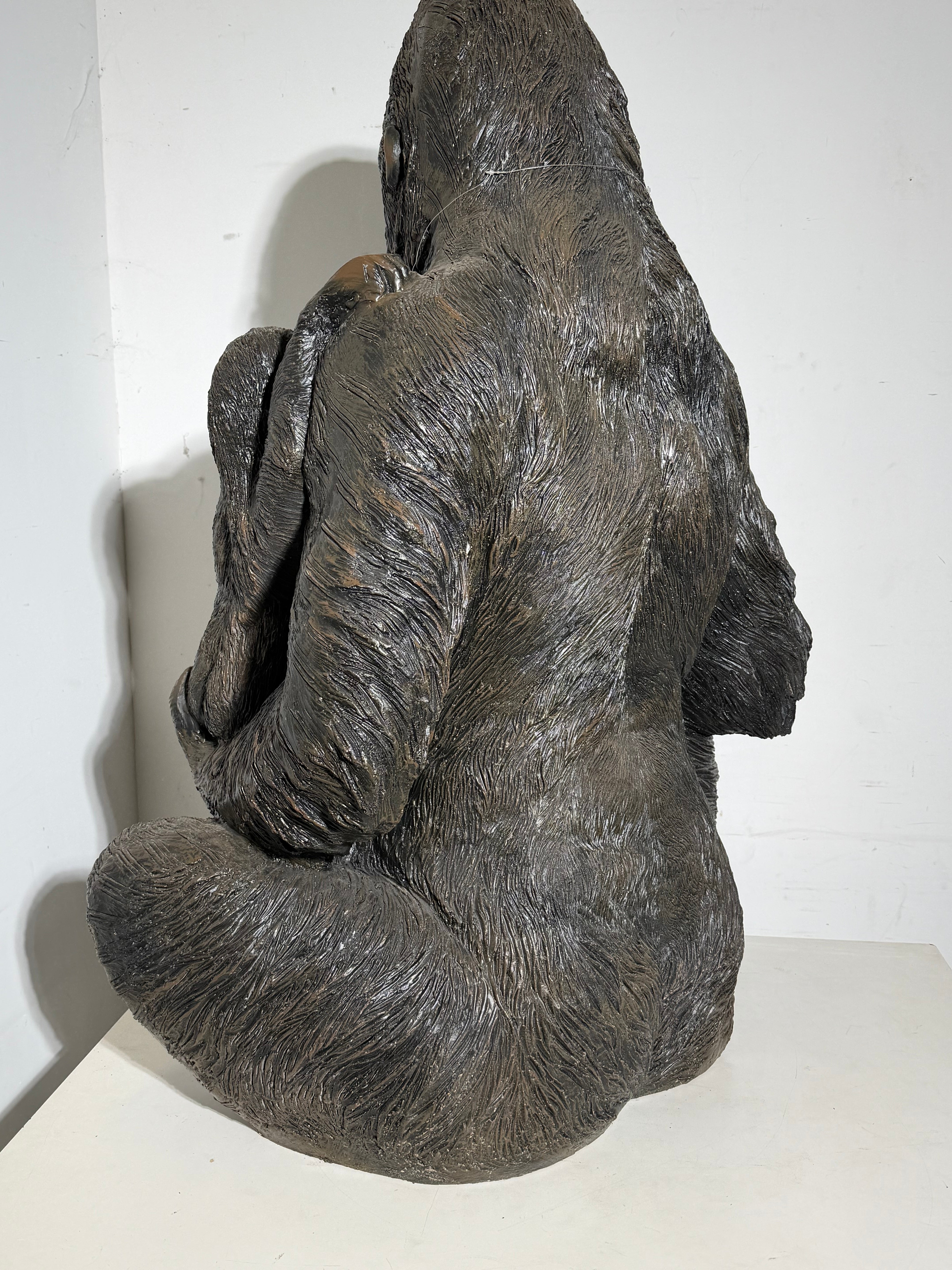 Gorilla Sculpture with Baby – Large Decorative Animal Statue – 120 × 90 cm