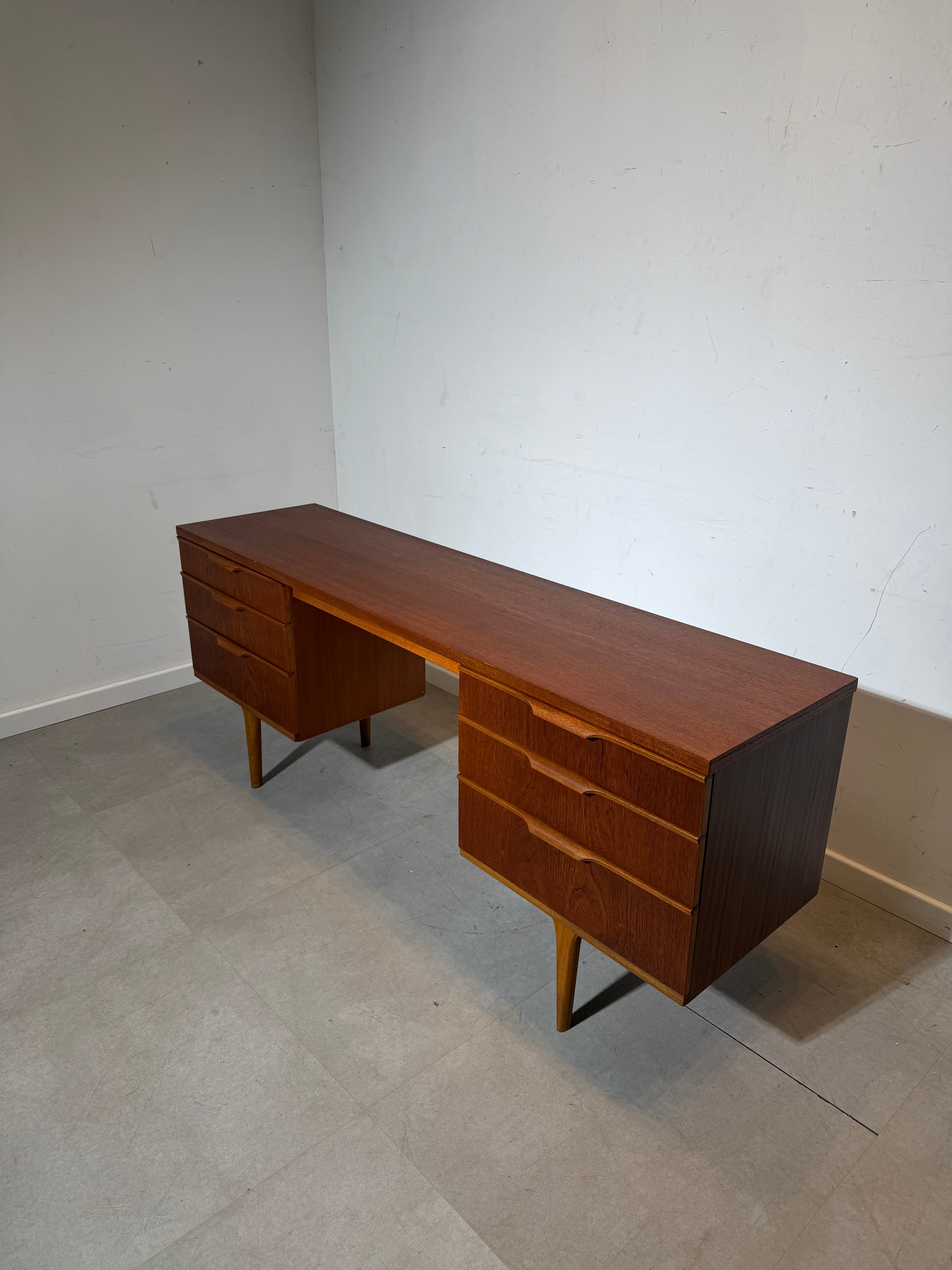 Bureau vintage Austinsuite en teck – Style moderne du milieu du siècle (Royaume-Uni, années 1960)