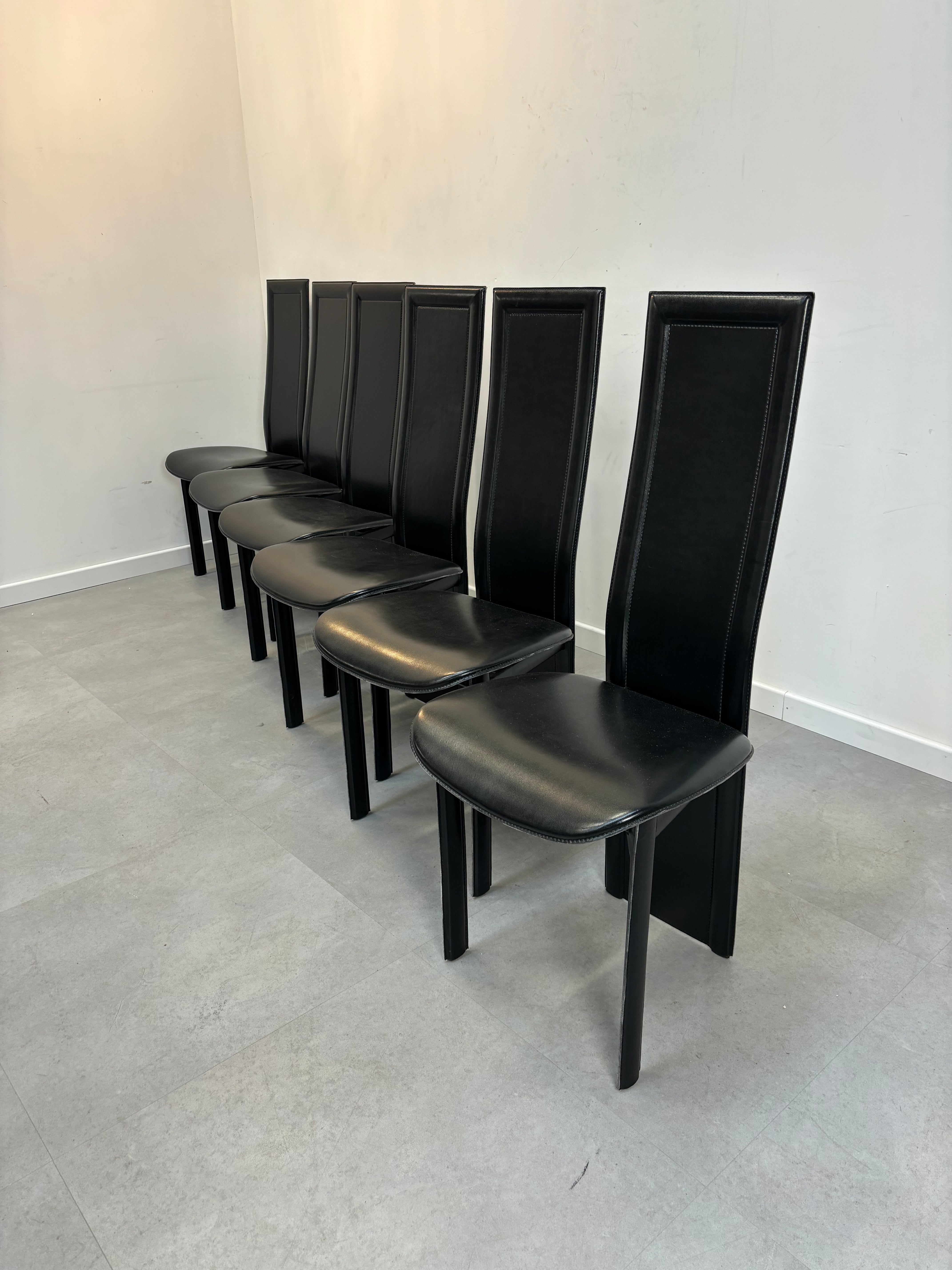 Ensemble de six chaises en cuir