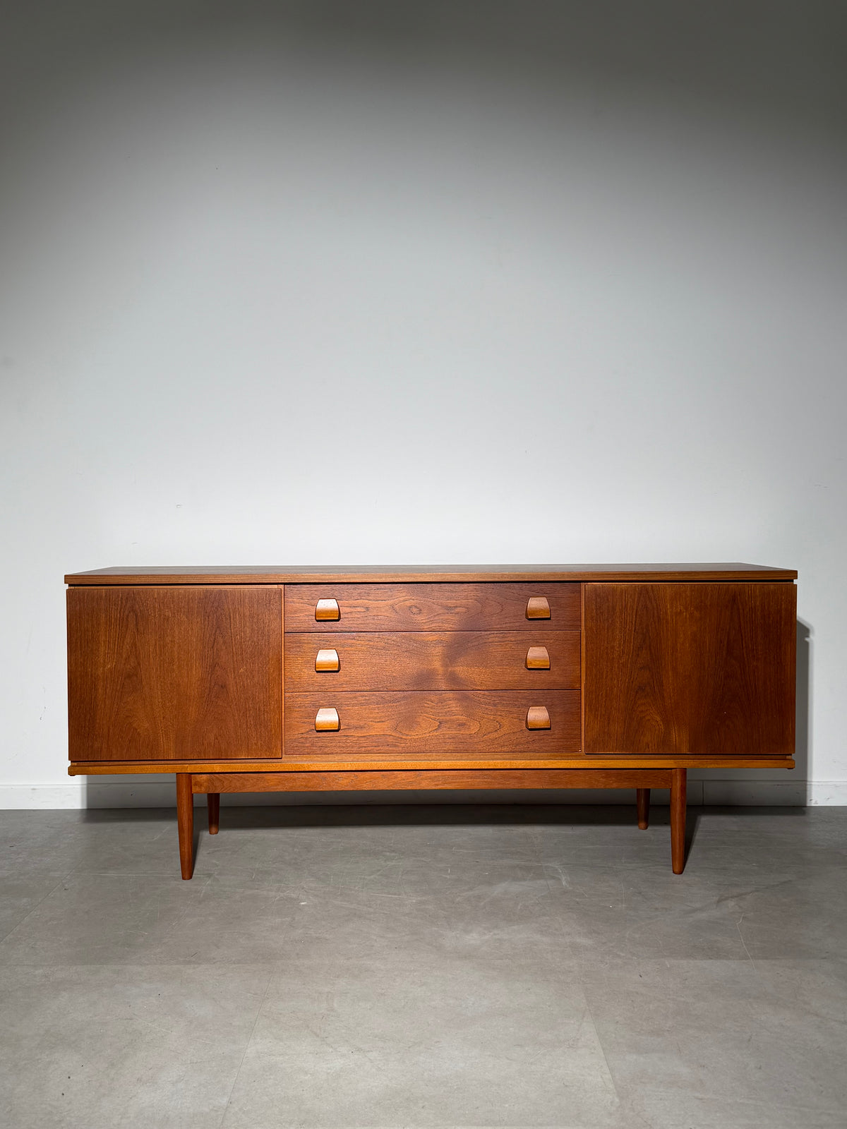Austinsuite Teak Sideboard – British Mid-Century Modern, 1960s