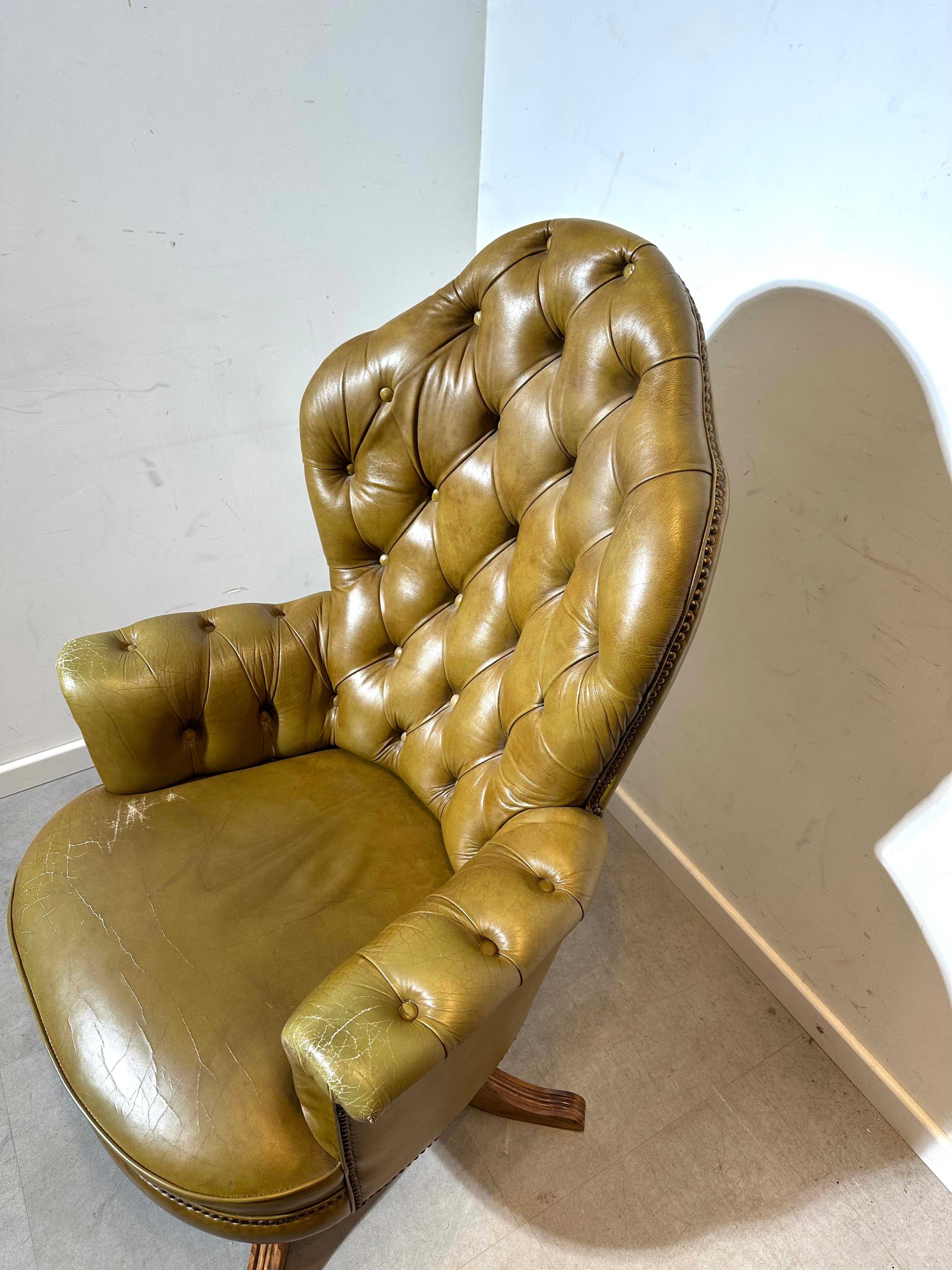 Vintage Chesterfield Swivel Armchair in Olive Green Leather