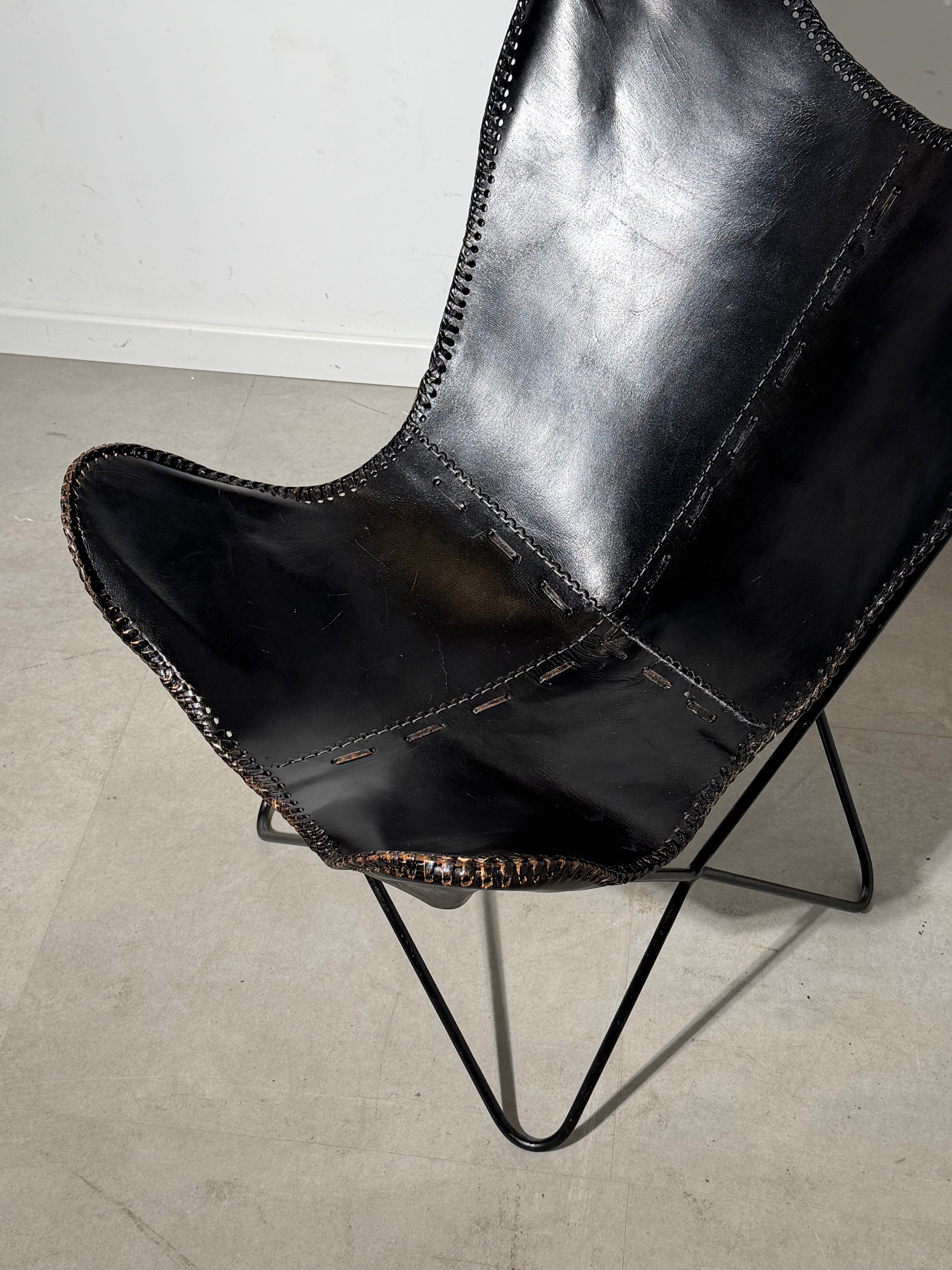 Vintage Butterfly Chair Black Leather – Mid Century Sling Chair