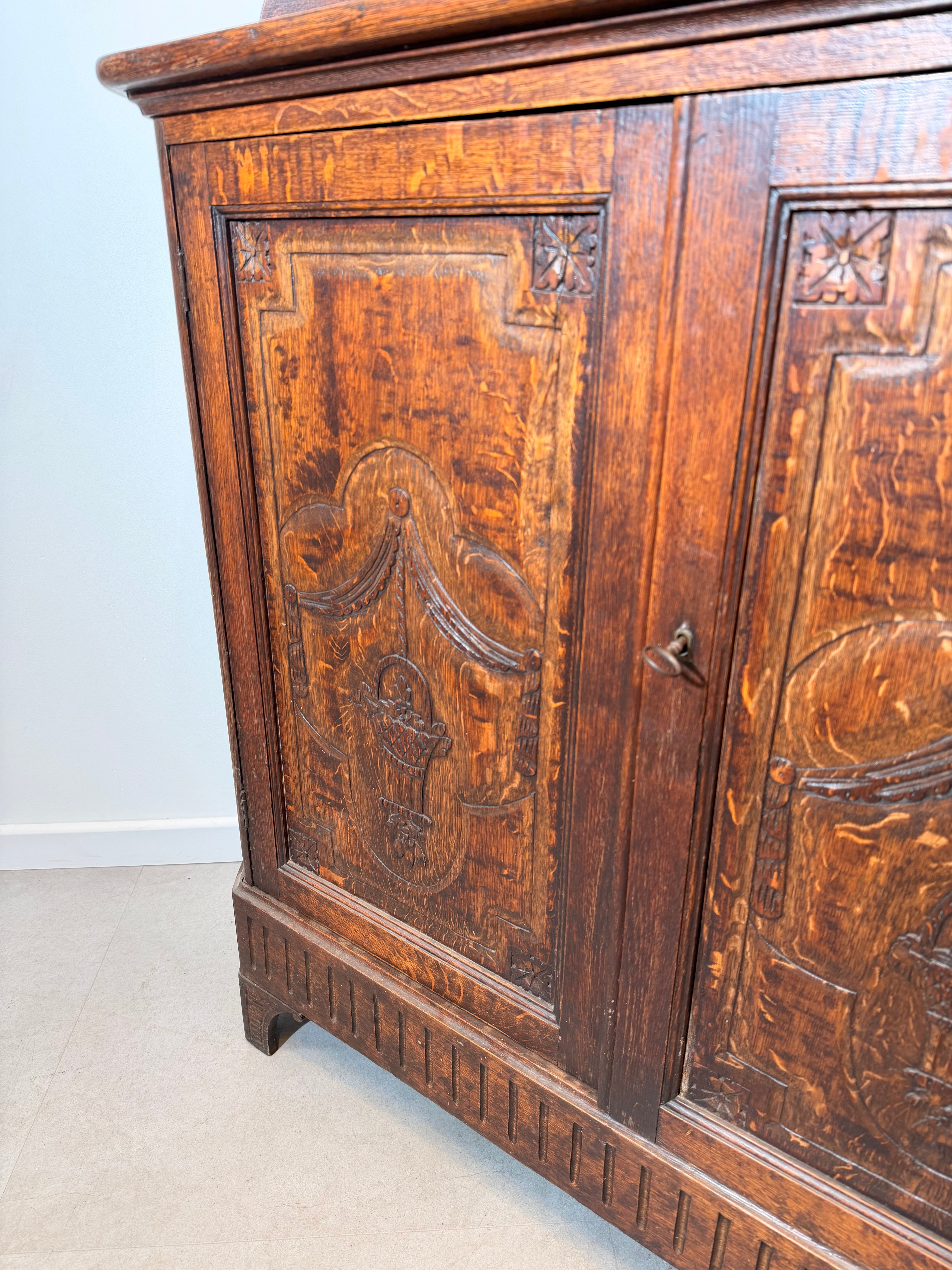 Antique Carved Oak Corner Cabinet with Shelved Top
