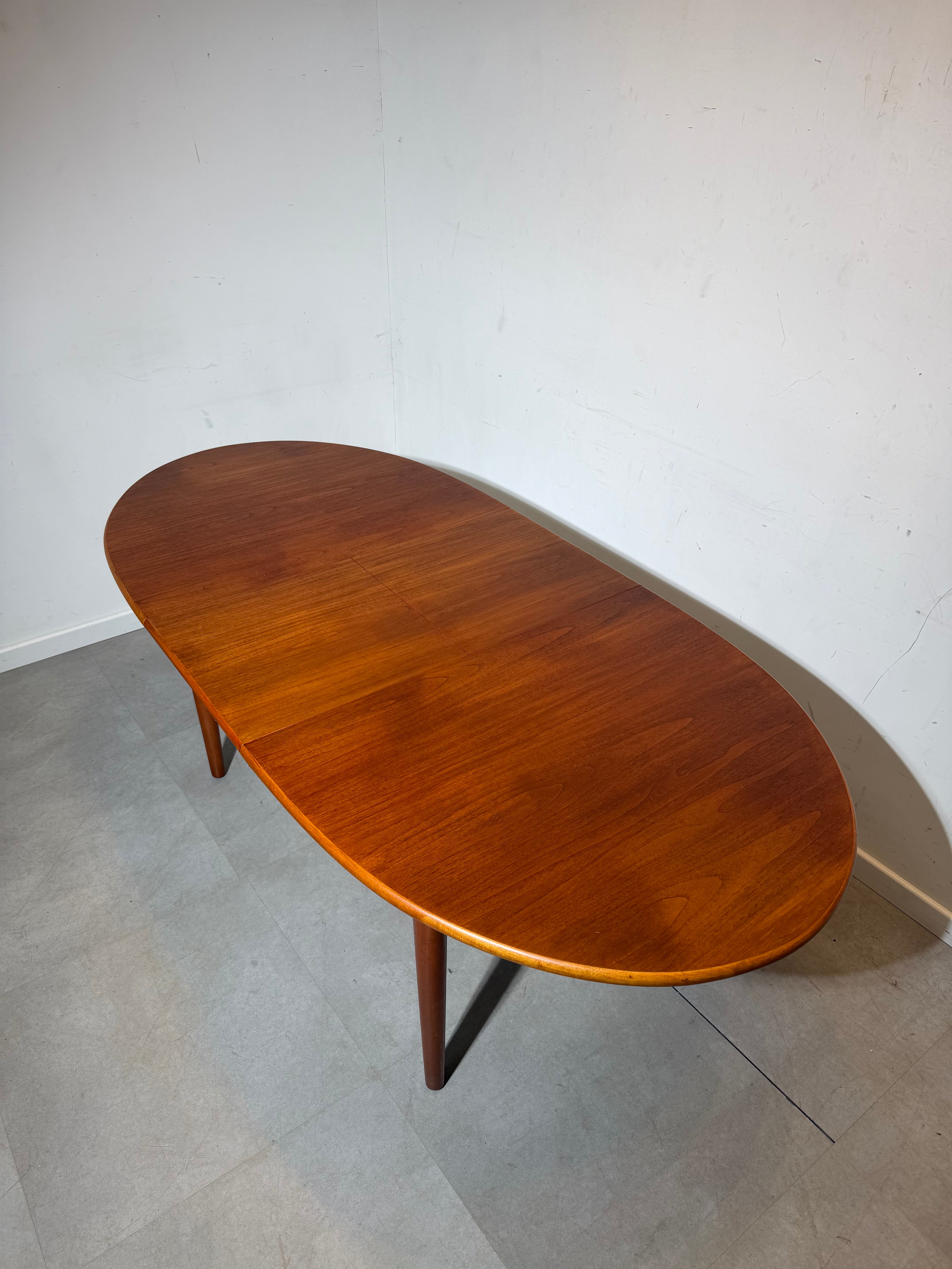 Vintage ovale uitschuifbare teakhouten eettafel – Mid-Century Modern