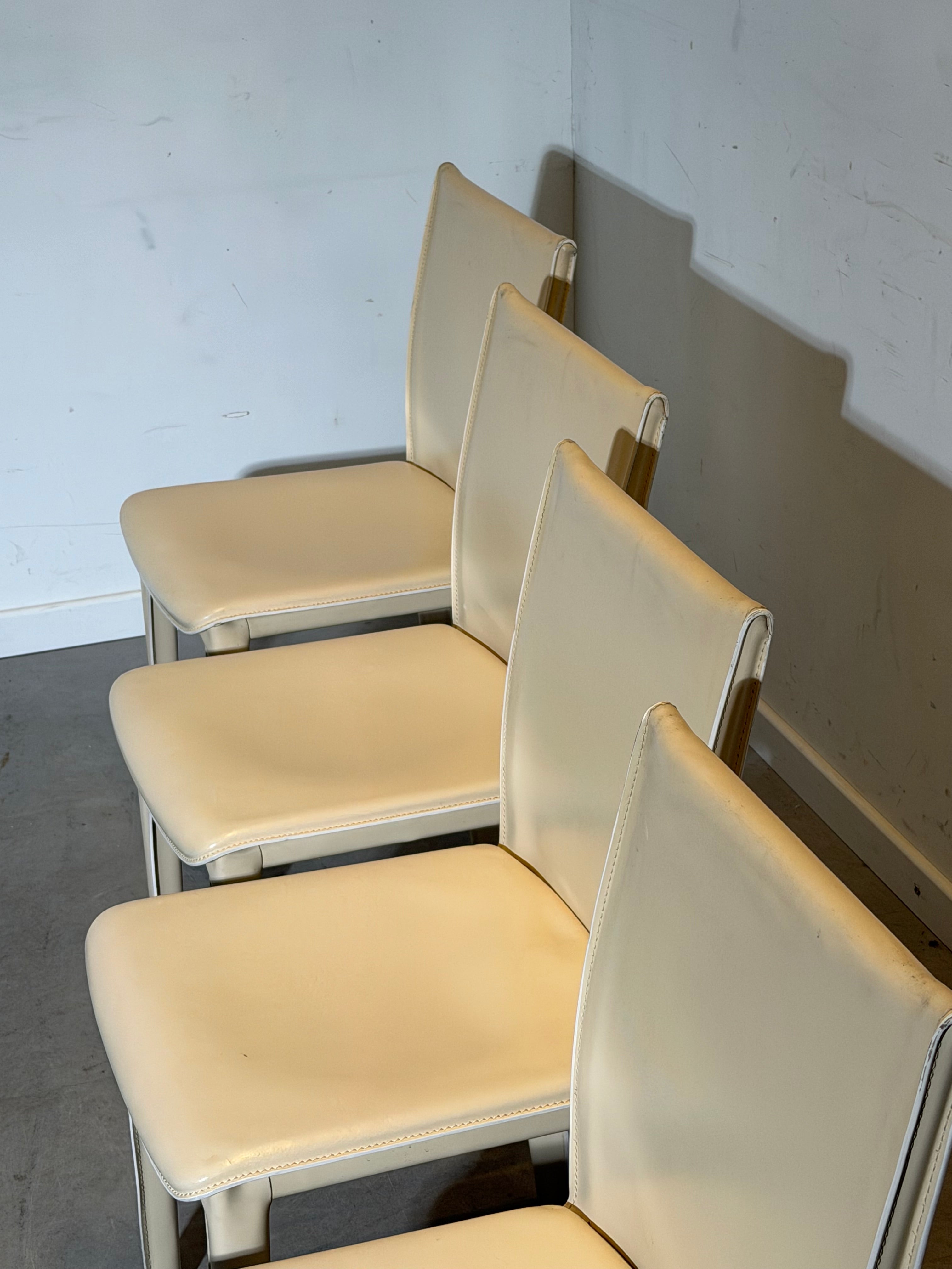 Set of 4 Arper Dining Chairs – Off White Leather – Italian Design