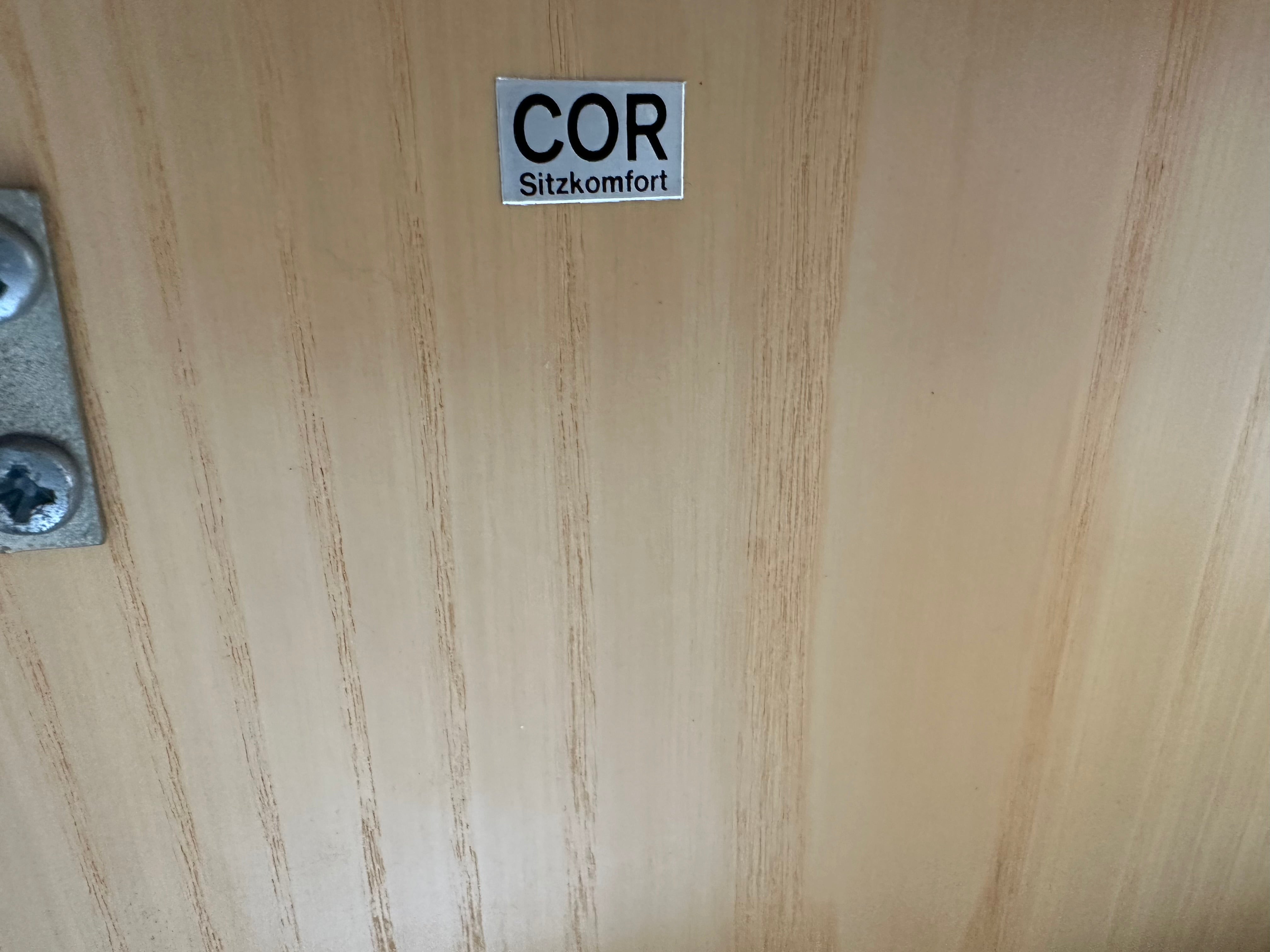 COR Sculpturale eikenhouten eettafel