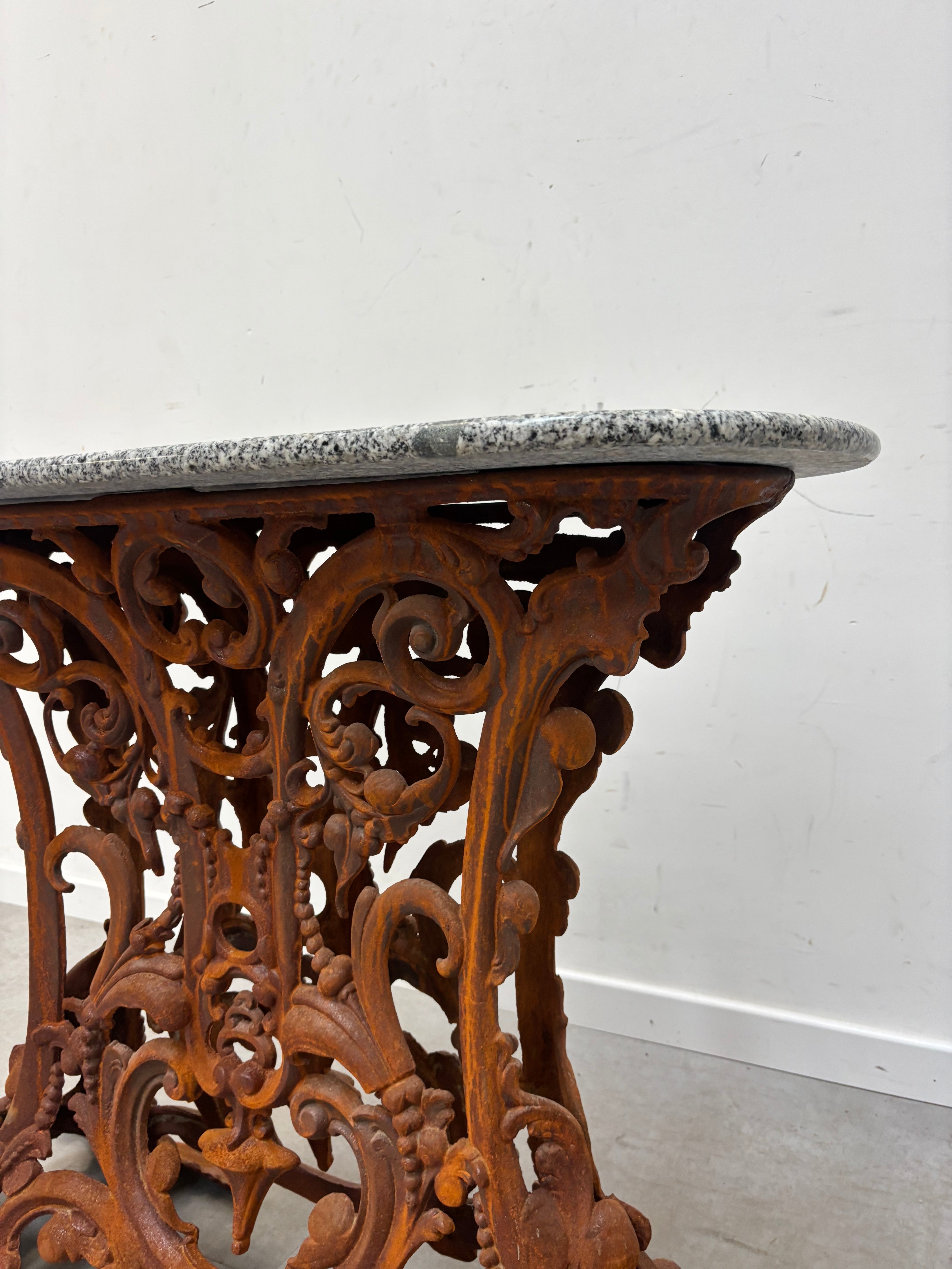 Antieke gietijzeren consoletafel