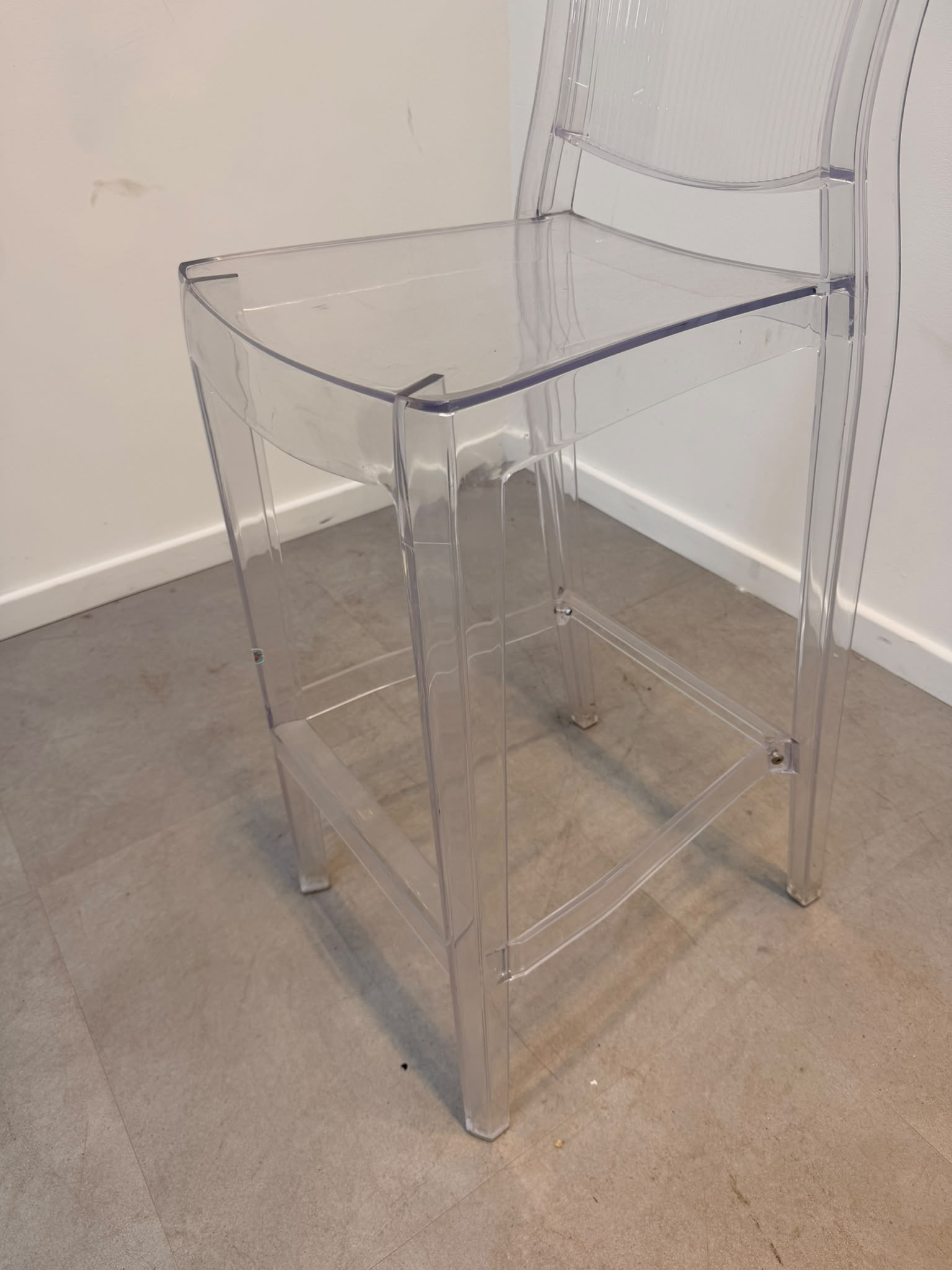 Transparent Dibi Design Bar Stool – Clear Acrylic Counter Stool