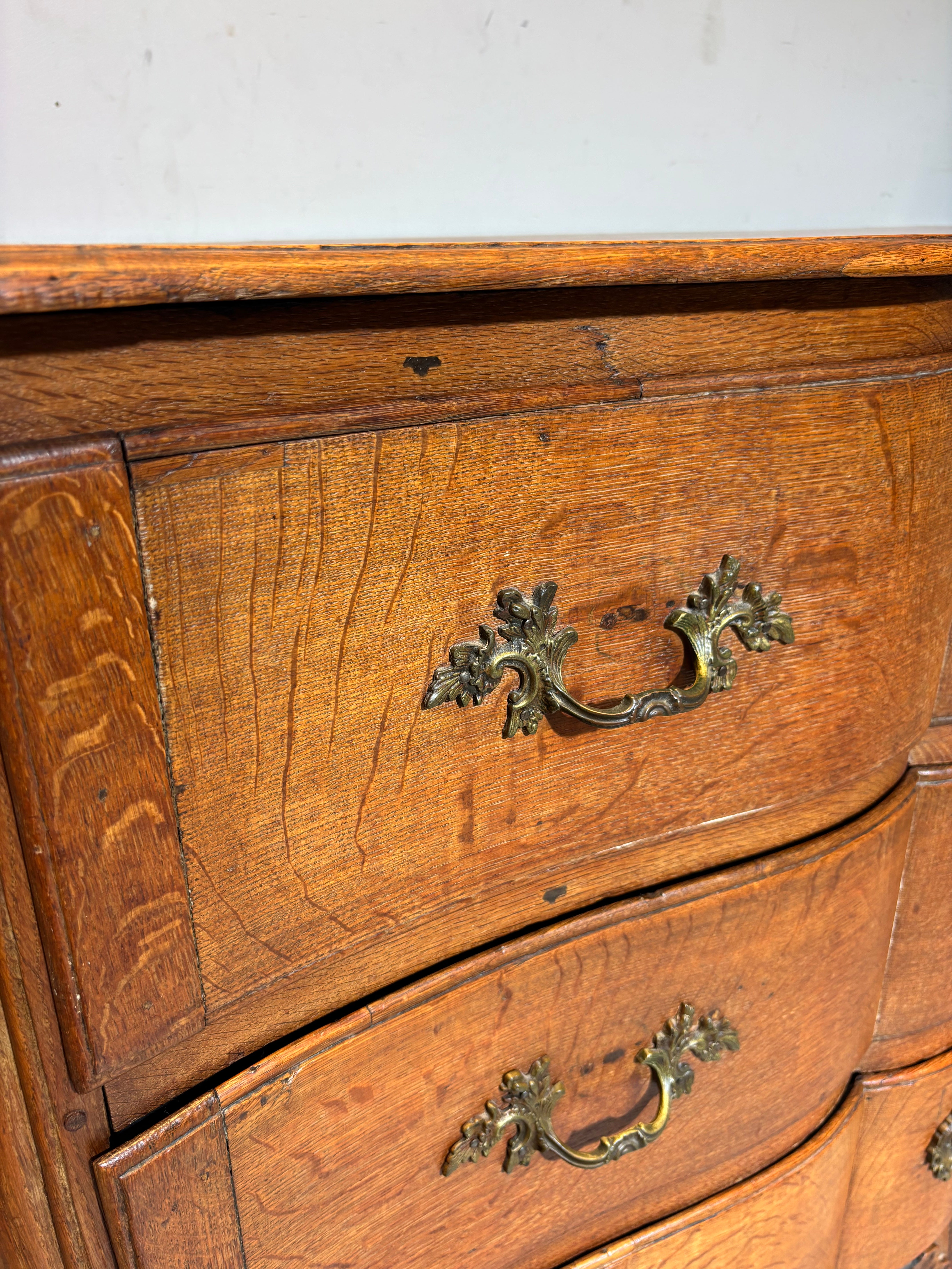 19e-eeuwse Franse eikenhouten ladekast – Louis XV-stijl