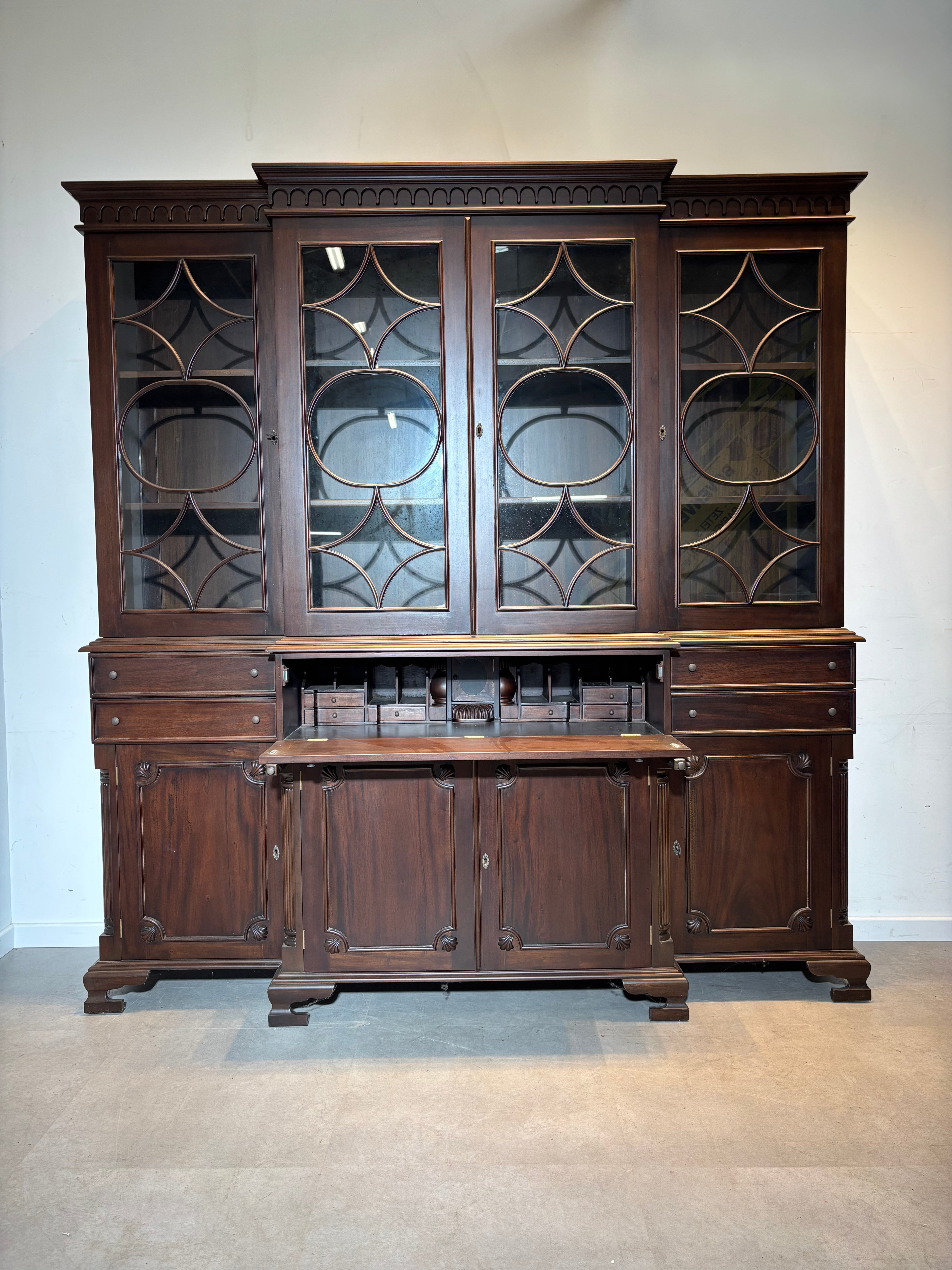 Vitrine ancienne en acajou avec fonction secrétaire