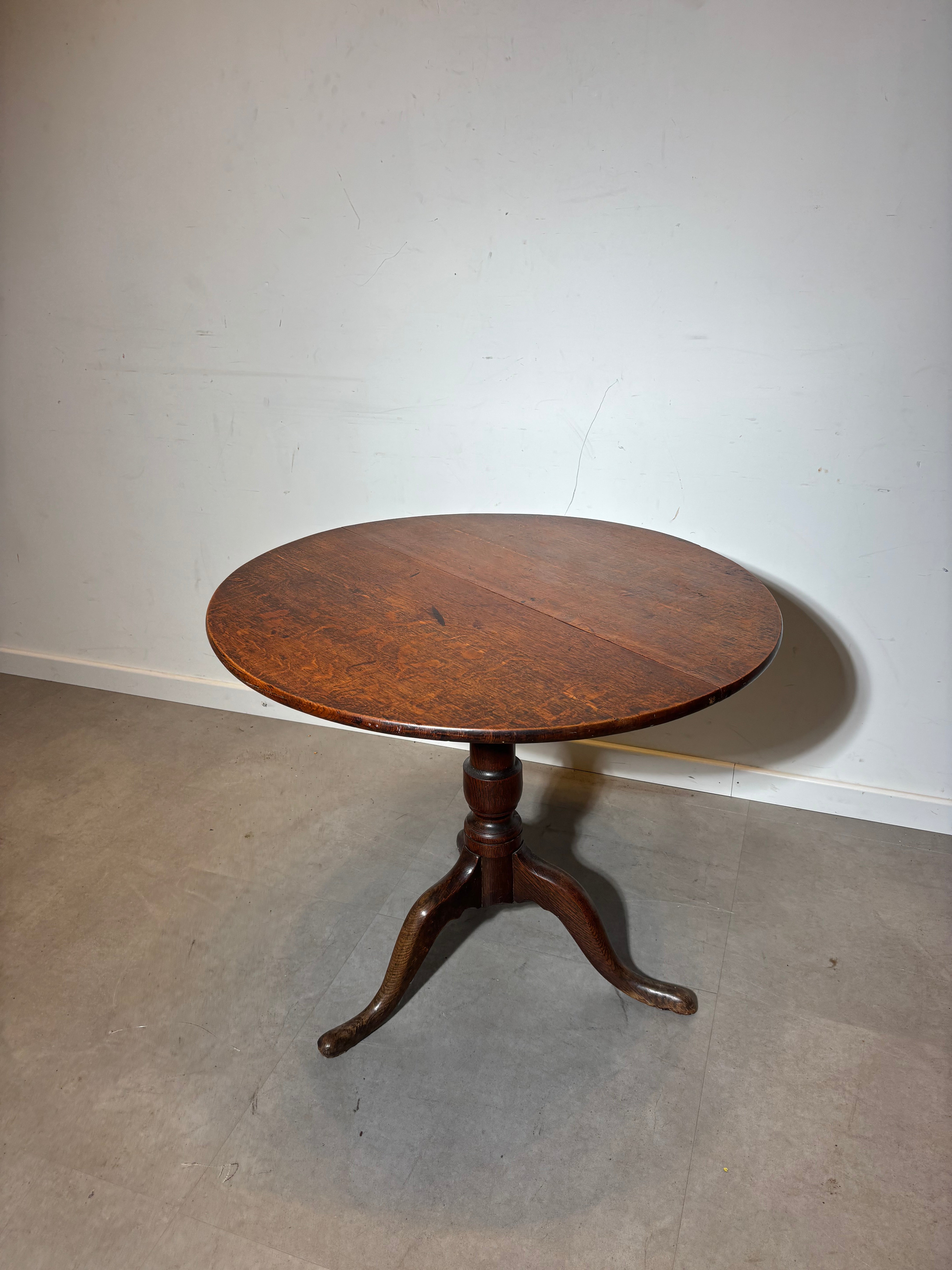 Antique foldable sidetable in oak wood