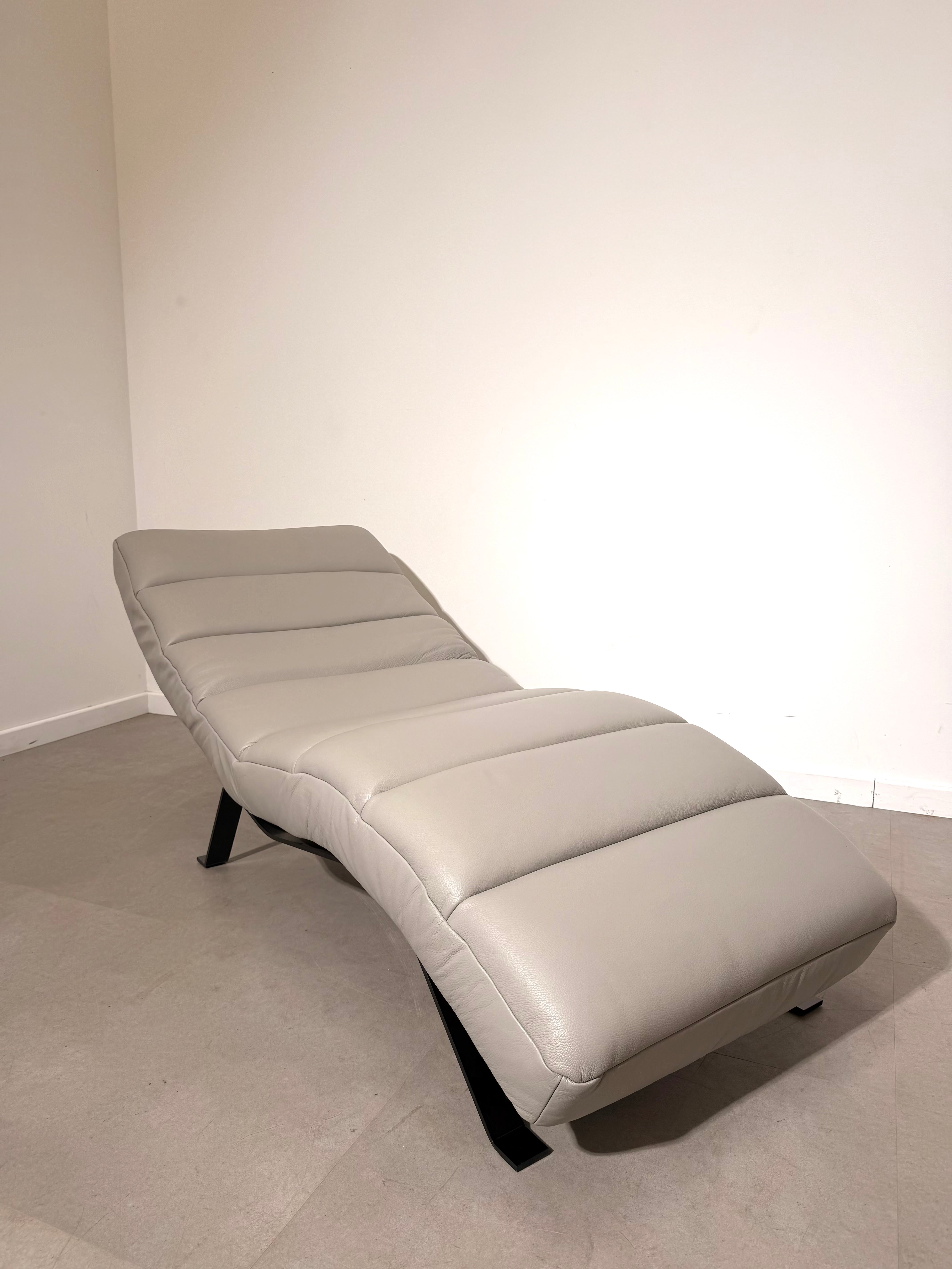 Modern Leather Chaise Lounge