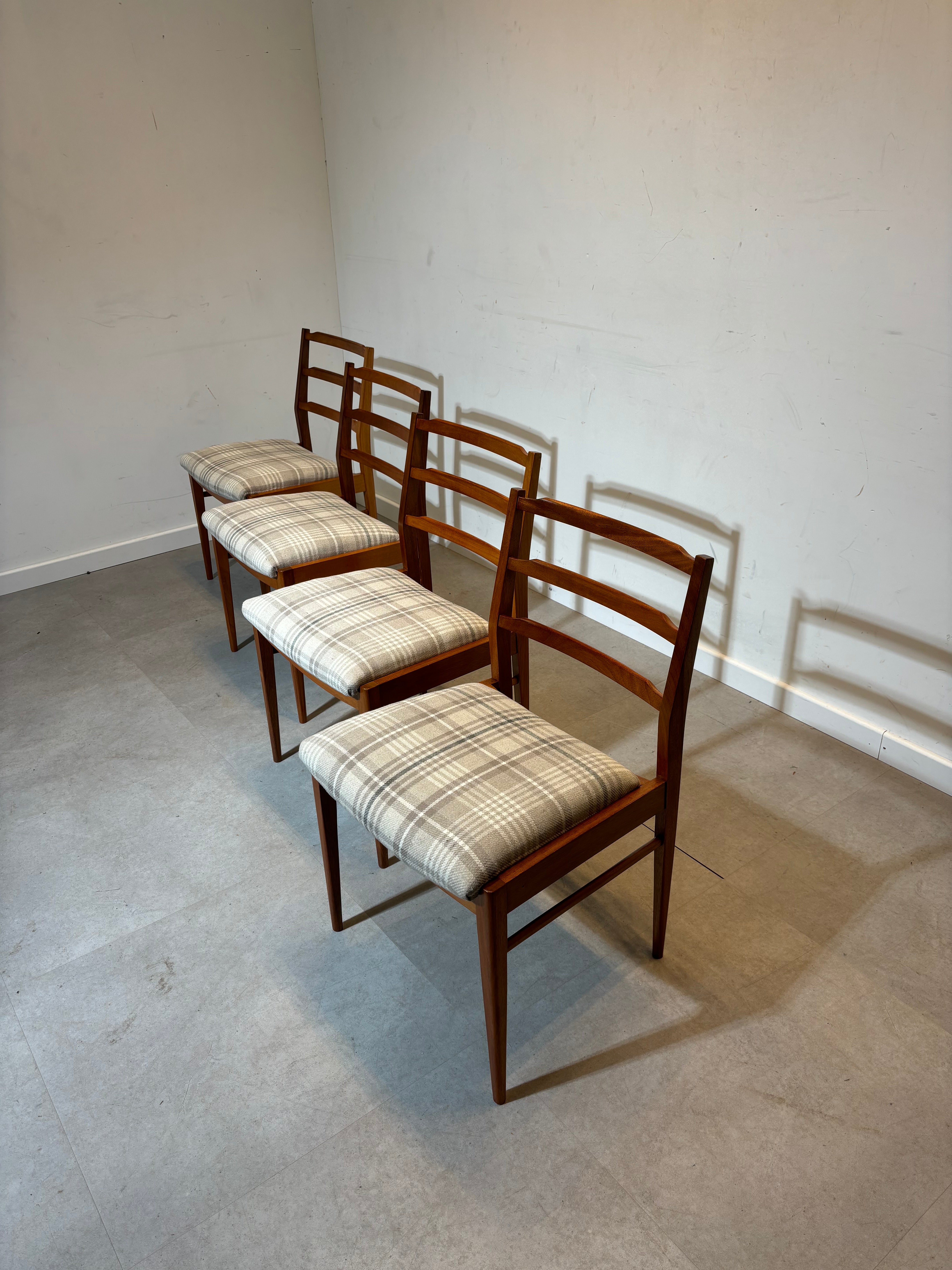 Vintage McIntosh set van vier stoelen