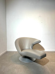 Leolux Parabolica lounge chair