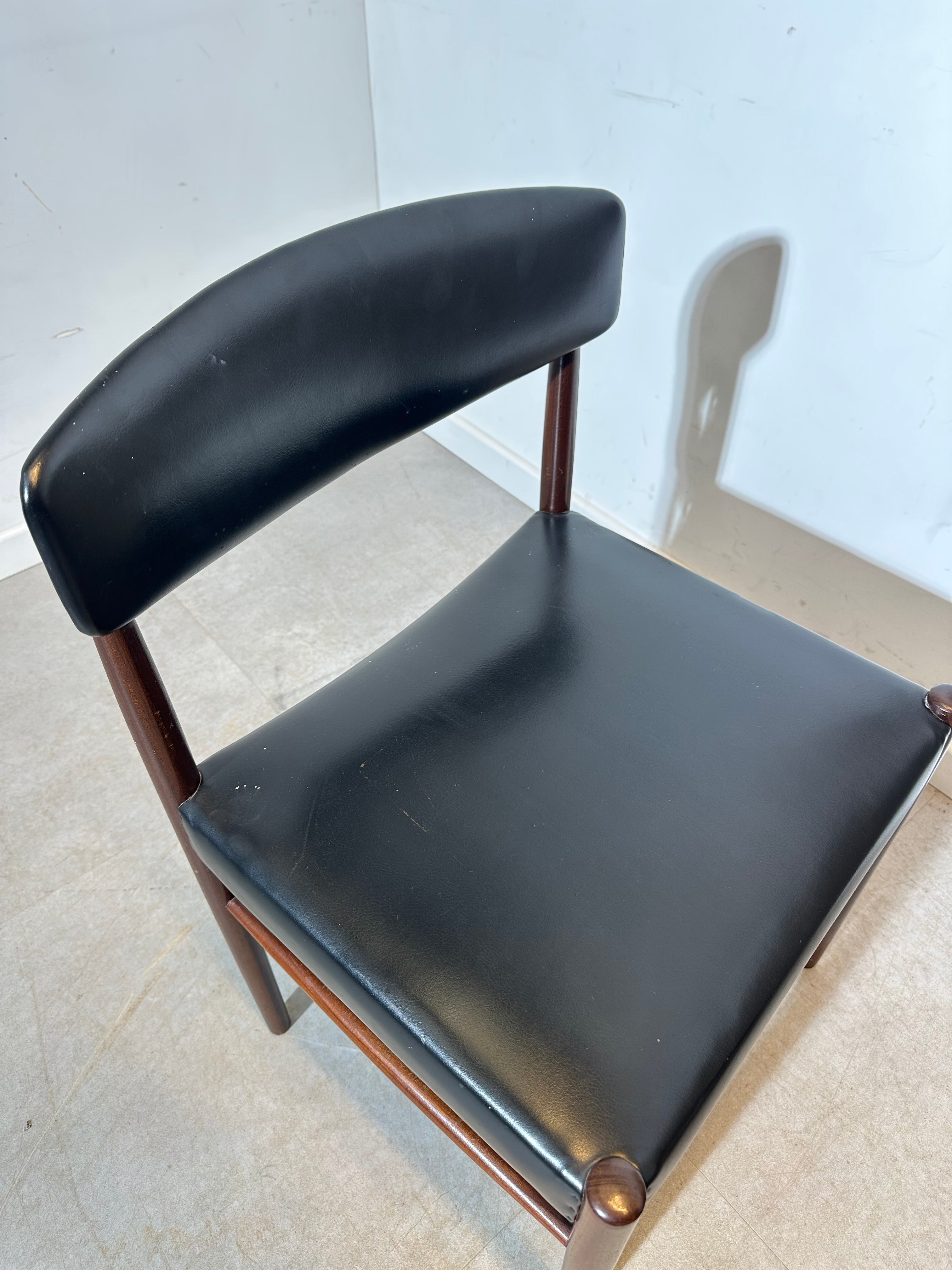 Ensemble de 4 chaises de salle à manger vintage skai