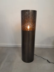 Lampadaire gris cosy.