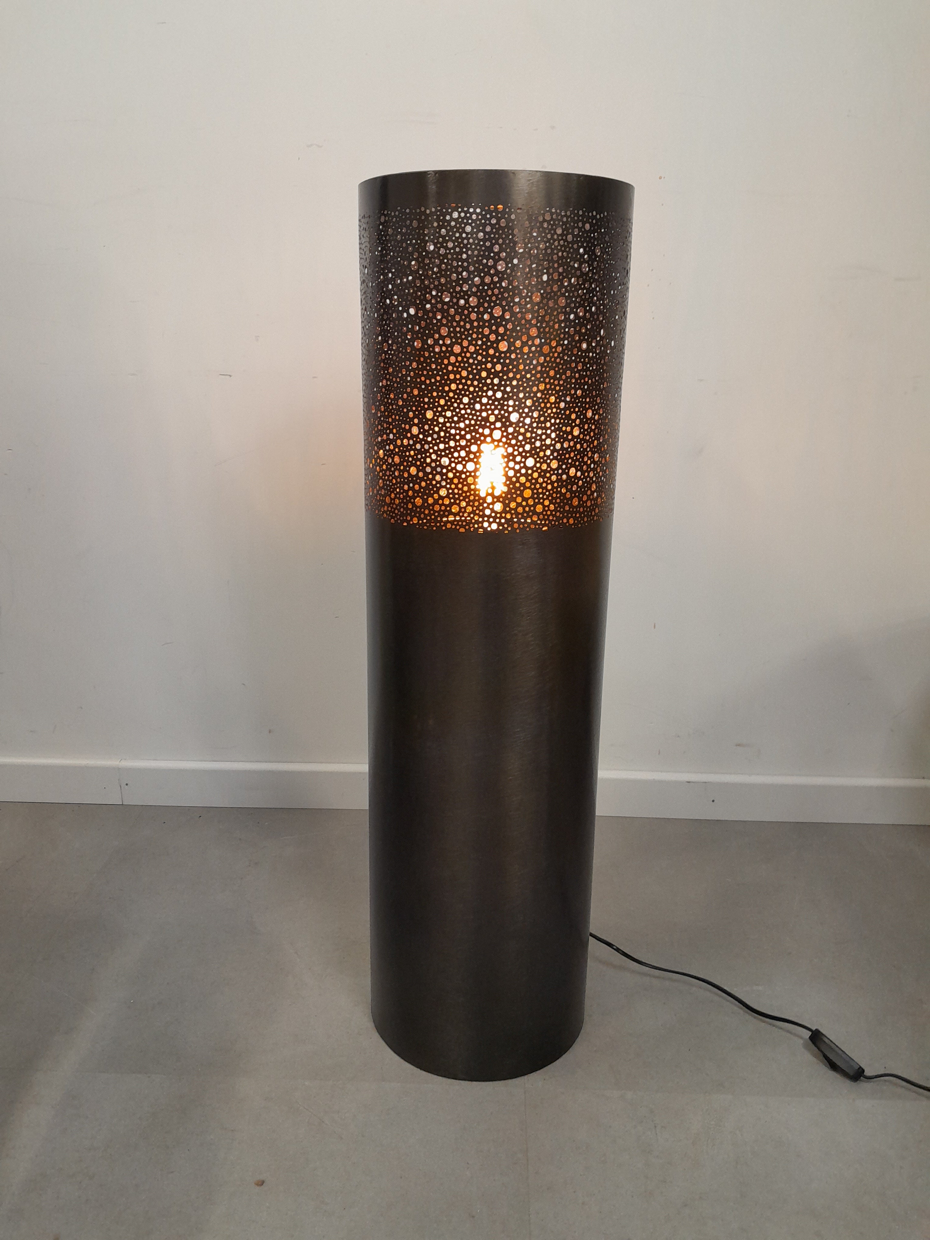 Cosy grey floorlamp.