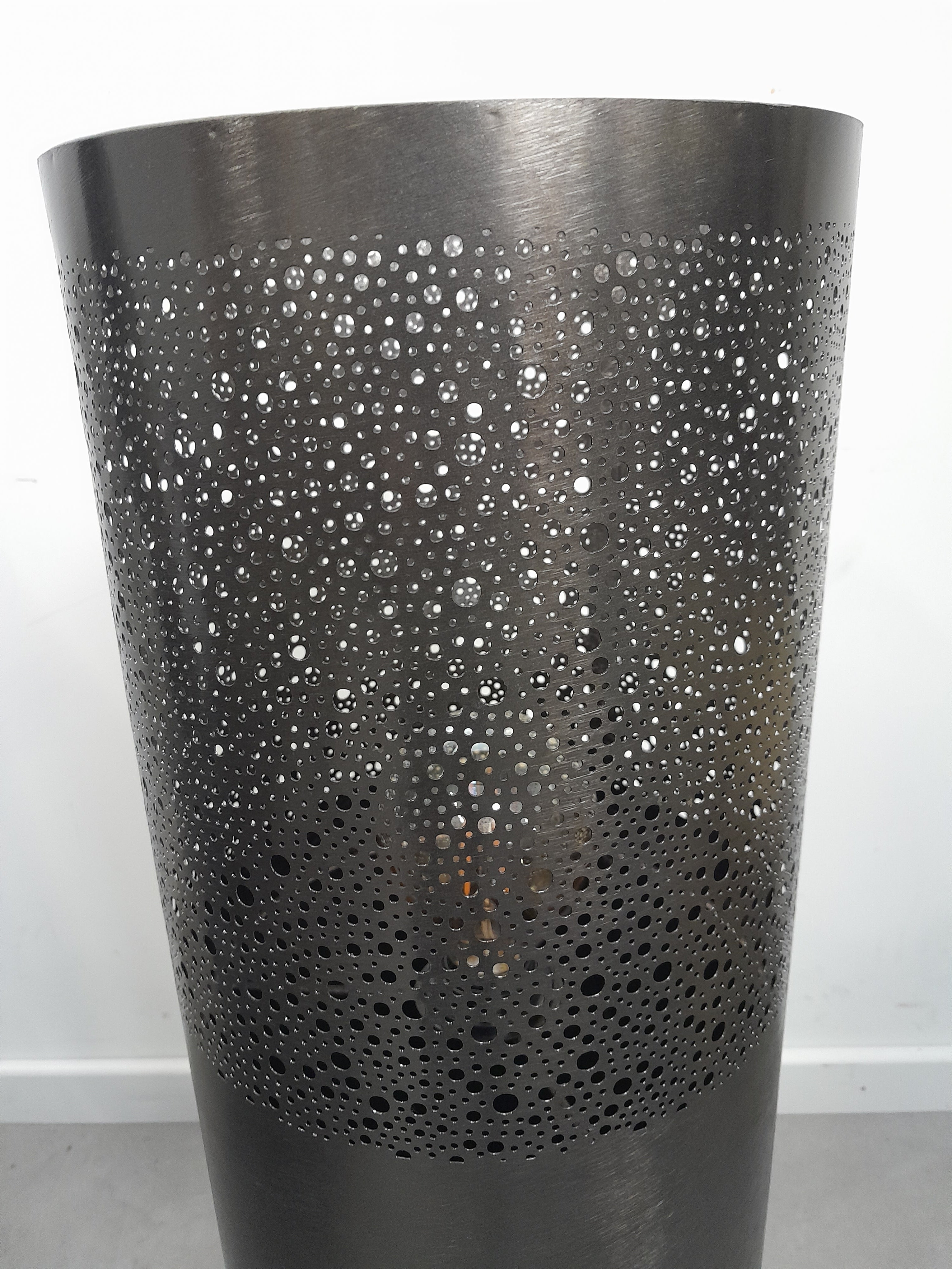 Lampadaire gris cosy.