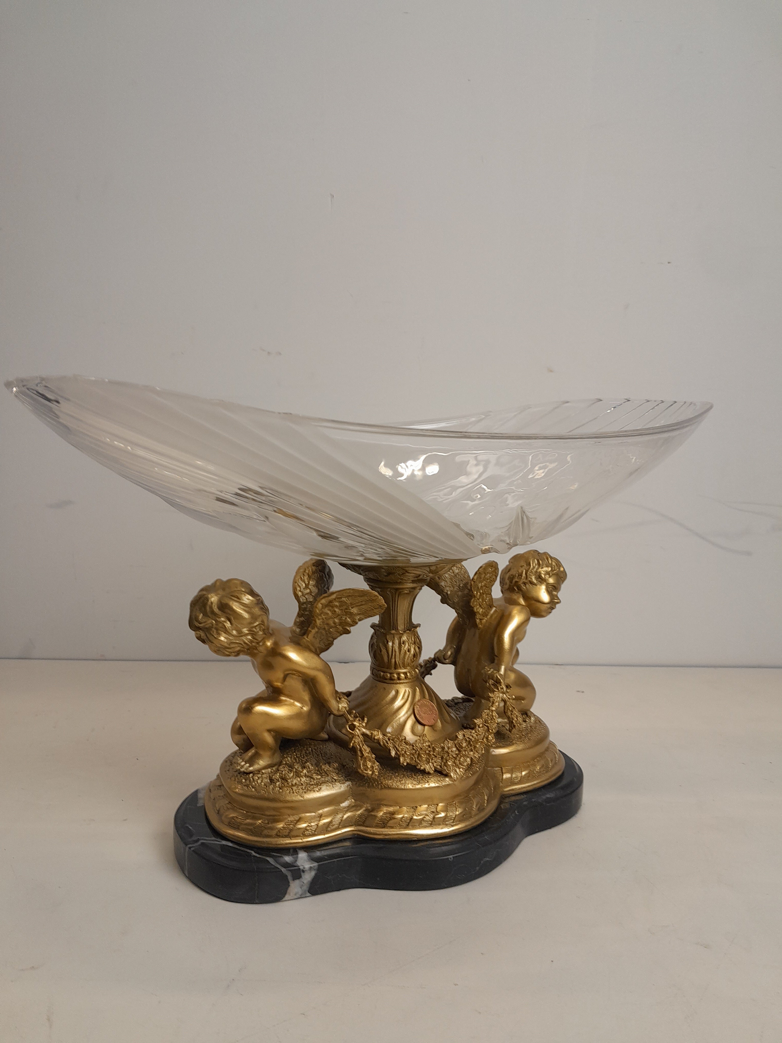 Plateau en cristal orné d'anges en bronze