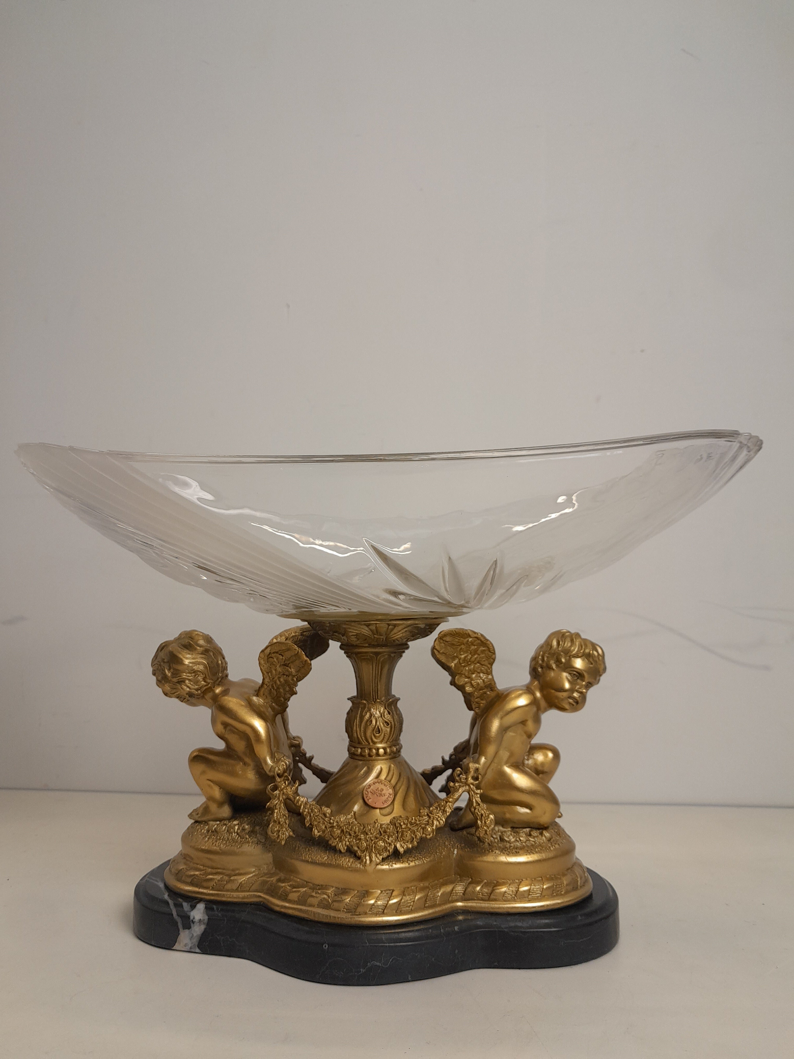 Plateau en cristal orné d'anges en bronze