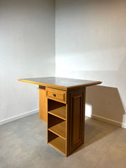 Bureau d'architecte avec plateau imitation marbre