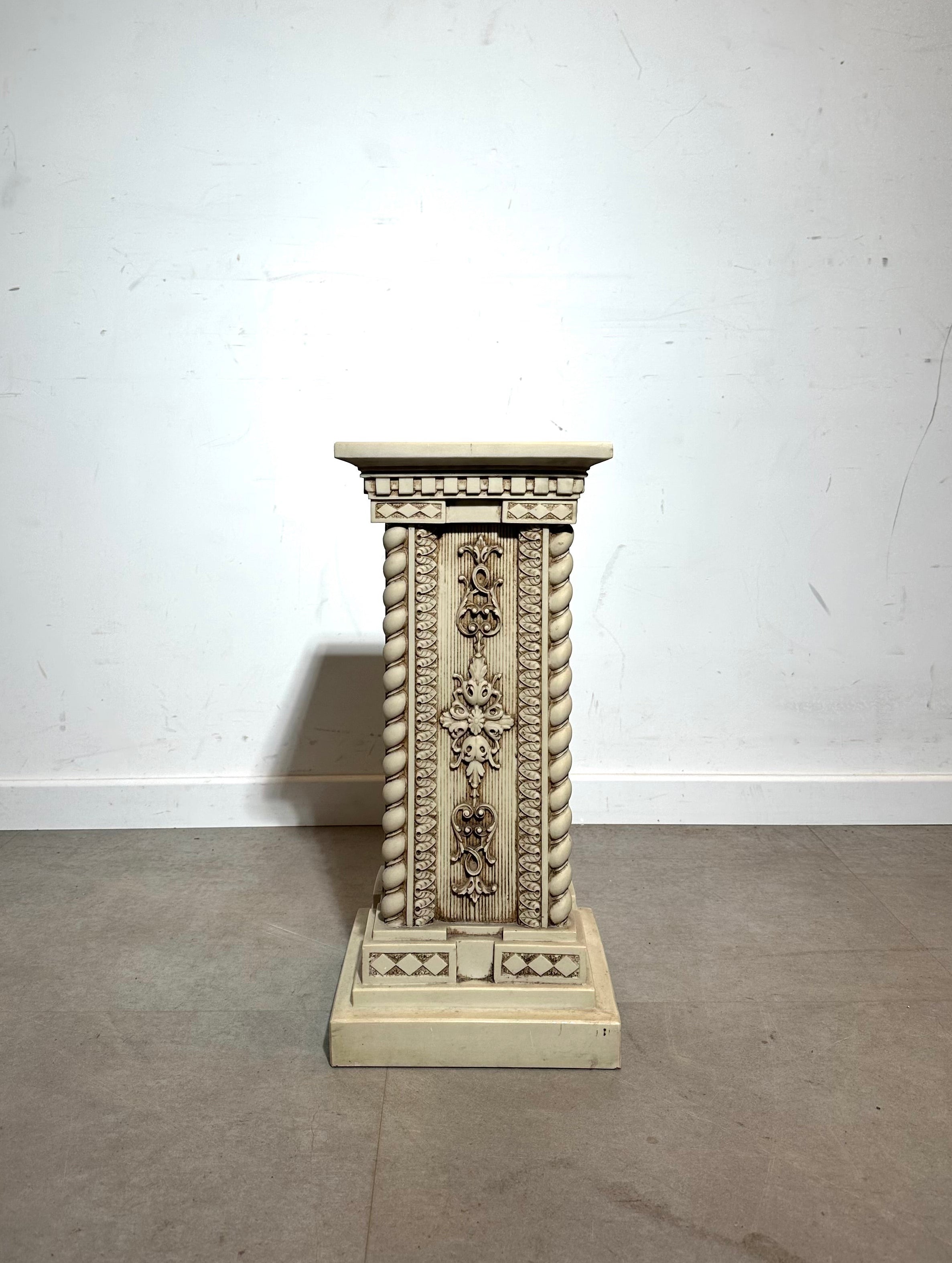 Antique-Style Decorative Pedestal Column