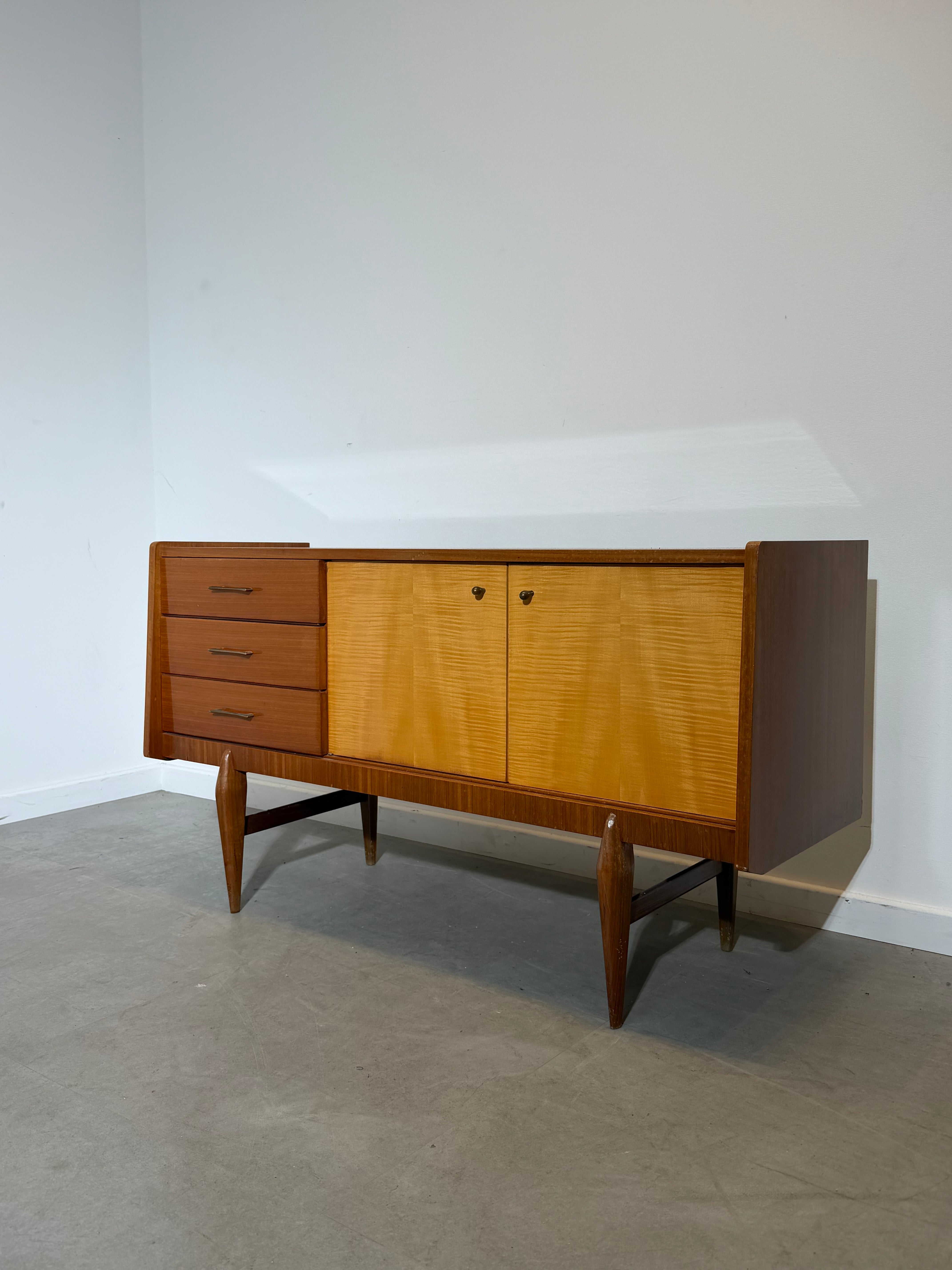 Mid-Century Modern Sideboard – 1950s/60s
