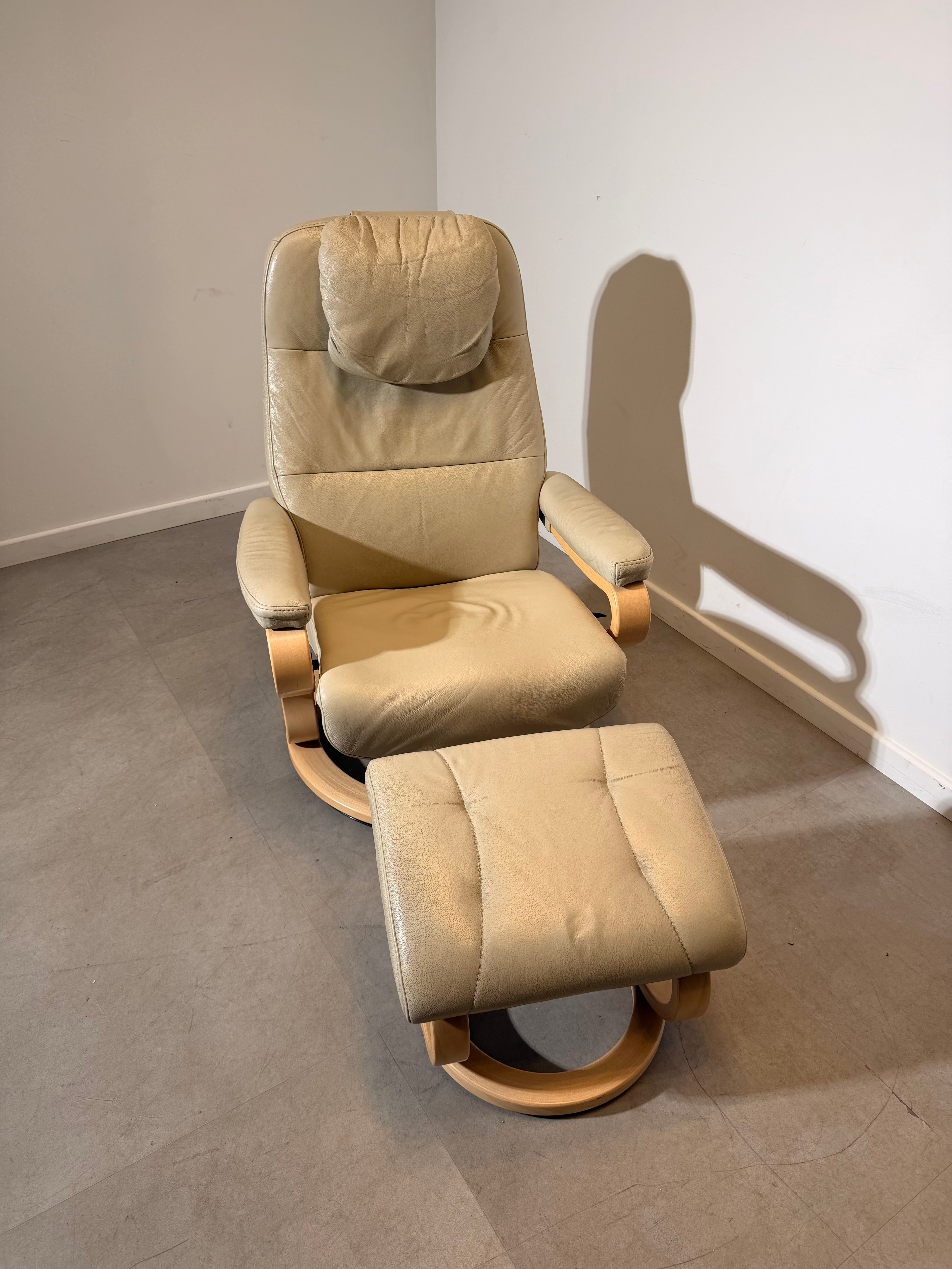 Himolla Recliner Lounge Chair with Ottoman