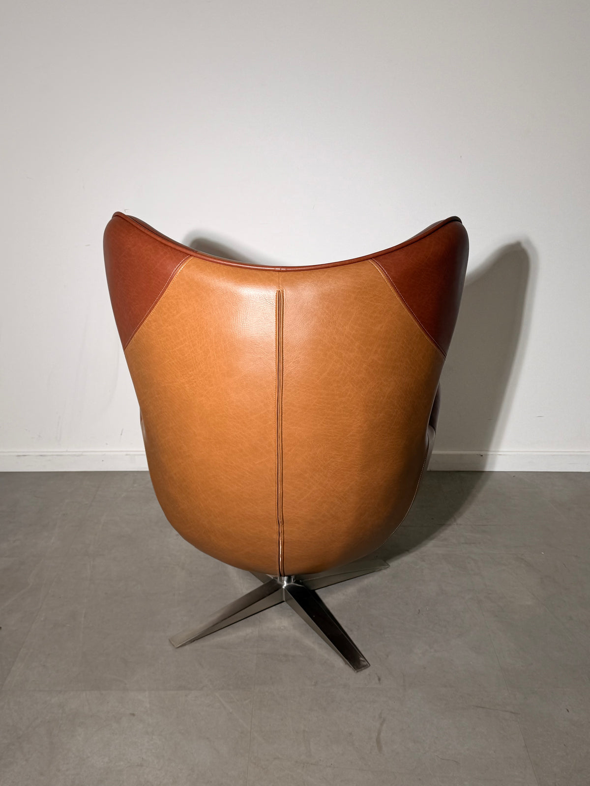 Vintage Egg Chair – Two-Tone Cognac Faux Leather